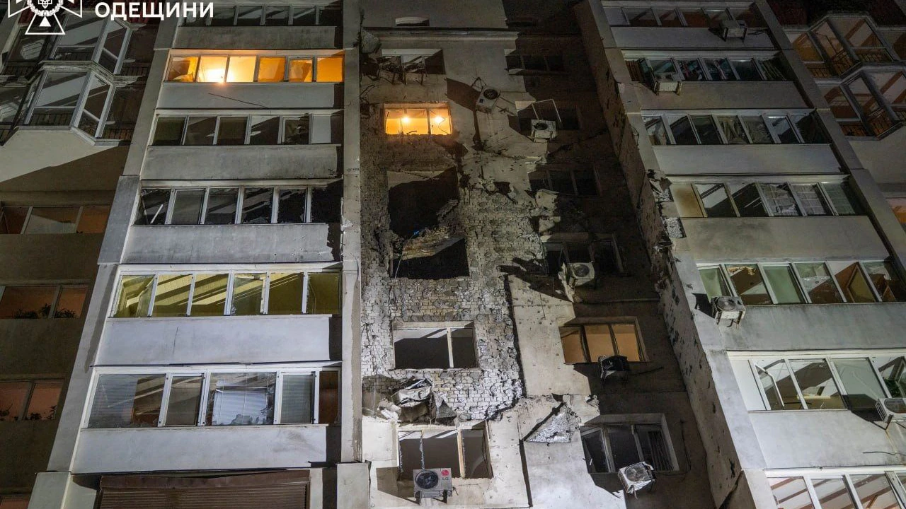 An apartment building hit during overnight Russian drone strikes, amid Russia's attack on Ukraine, in Odesa, Ukraine March 28, 2026. Press service of the State Emergency Service of Ukraine in Odesa region/Handout via REUTERS ATTENTION EDITORS - THIS IMAGE HAS BEEN SUPPLIED BY A THIRD PARTY. DO NOT OBSCURE LOGO. 
