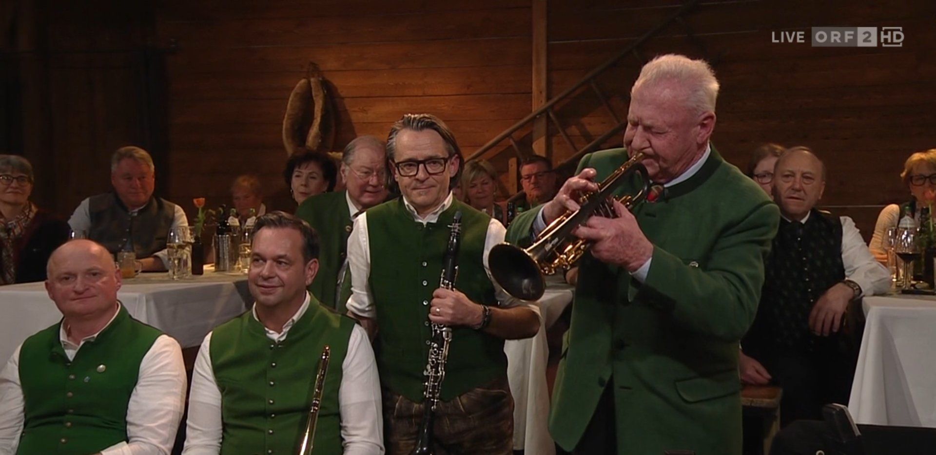 Heute.at - Star-Trompeter kollabiert im ORF vor Augen der Zuseher