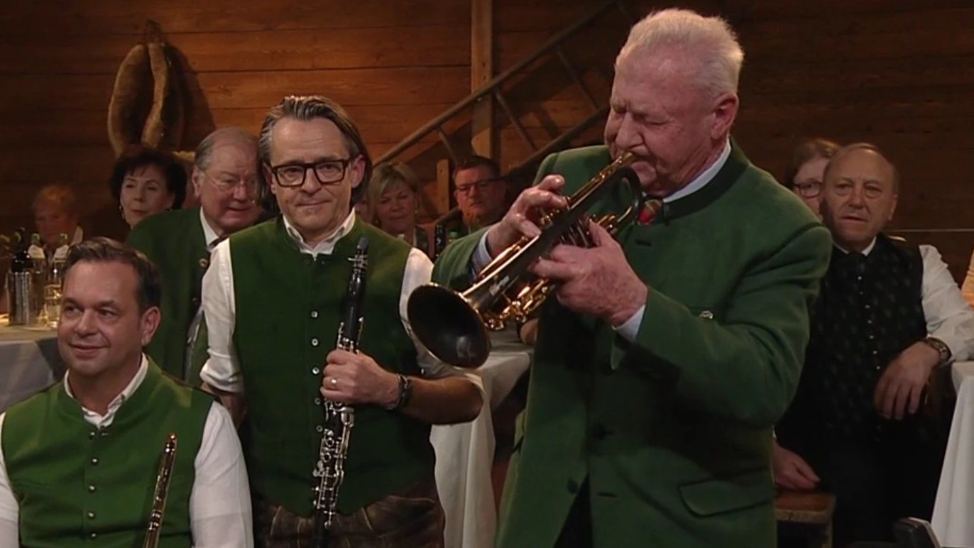 Während der Live-Ausgabe der beliebten Volksmusiksendung "Mei liabste Weis" am 28. März 2026 kam es zu einem medizinischen Notfall. Der steirische Star-Trompeter Toni Maier (77) brach mitten in seinem Auftritt plötzlich zusammen.