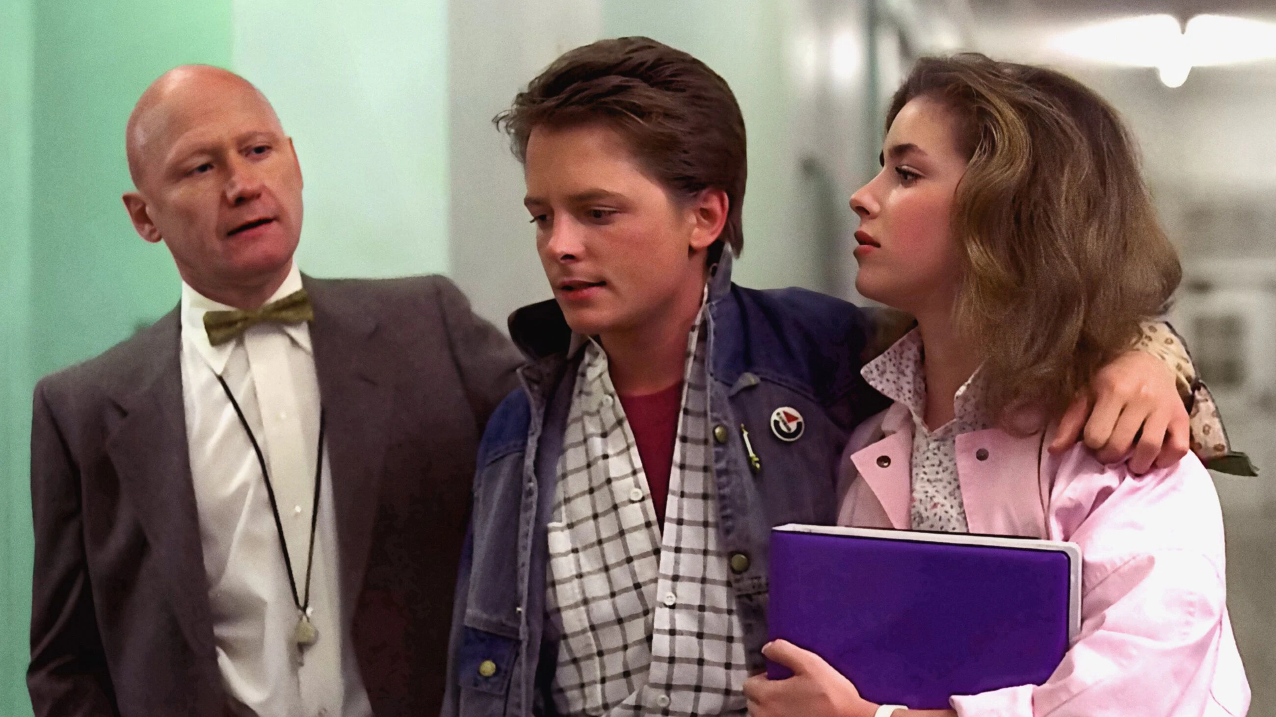Claudia Wells, James Tolkan (l.) und Michael J. Fox in "Zurück in die Zukunft".