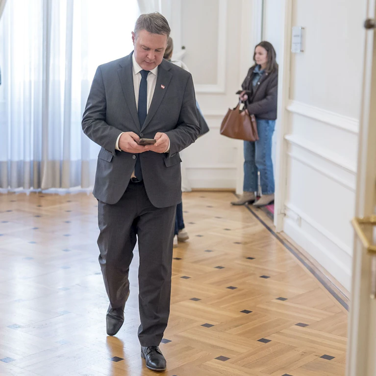 Am 24. April startet "Wahlkampf" im Kino. Der Film über SPÖ-Vizekanzler Andreas Babler wurde mit 528.000 Euro gefördert, das erregt derzeit einschlägige Gemüter. Ob zurecht, was die Doku überhaupt zeigt und welches andere Problem der ORF aktuell hat.