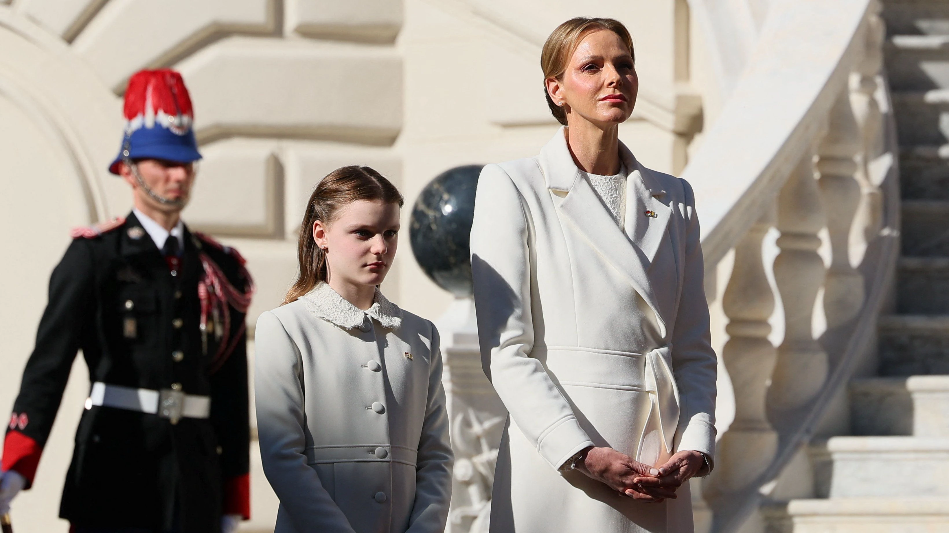 Prinzessin Charlene von Monaco und Prinzessin Gabriella dirften weiss tragen.