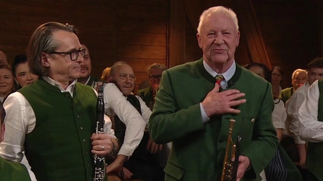 Während der Live-Ausgabe der beliebten Volksmusiksendung "Mei liabste Weis" am 28. März 2026 kam es zu einem medizinischen Notfall. Der steirische Star-Trompeter Toni Maier (77) brach mitten in seinem Auftritt plötzlich zusammen.