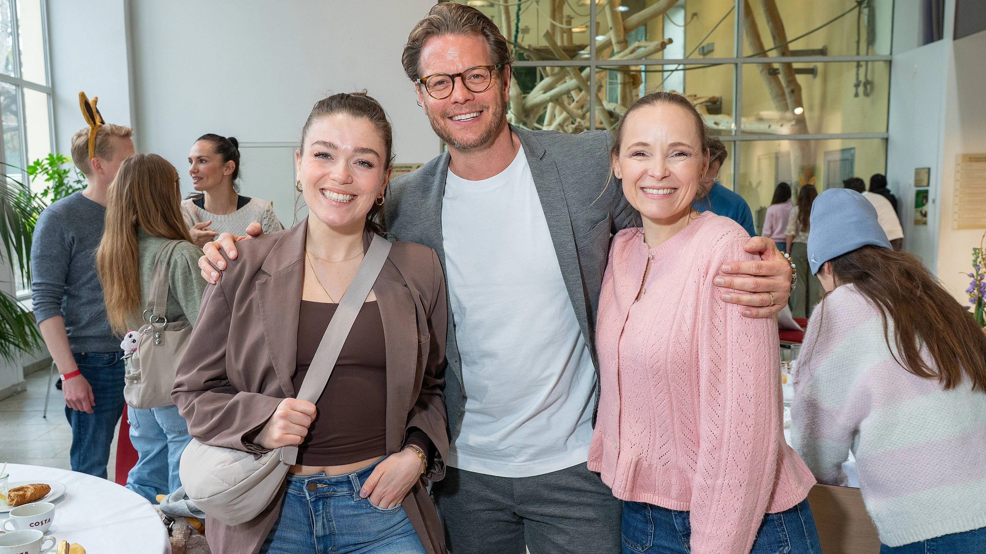 Lindt Osterhasensuche Schokohasen Ostern Promi Event, Schönbrunn Orangerie und Botanischer Garten, Wien, 29.3.2026, -  Mark SEIBERT, Nienke LATTEN, Missy MAY 