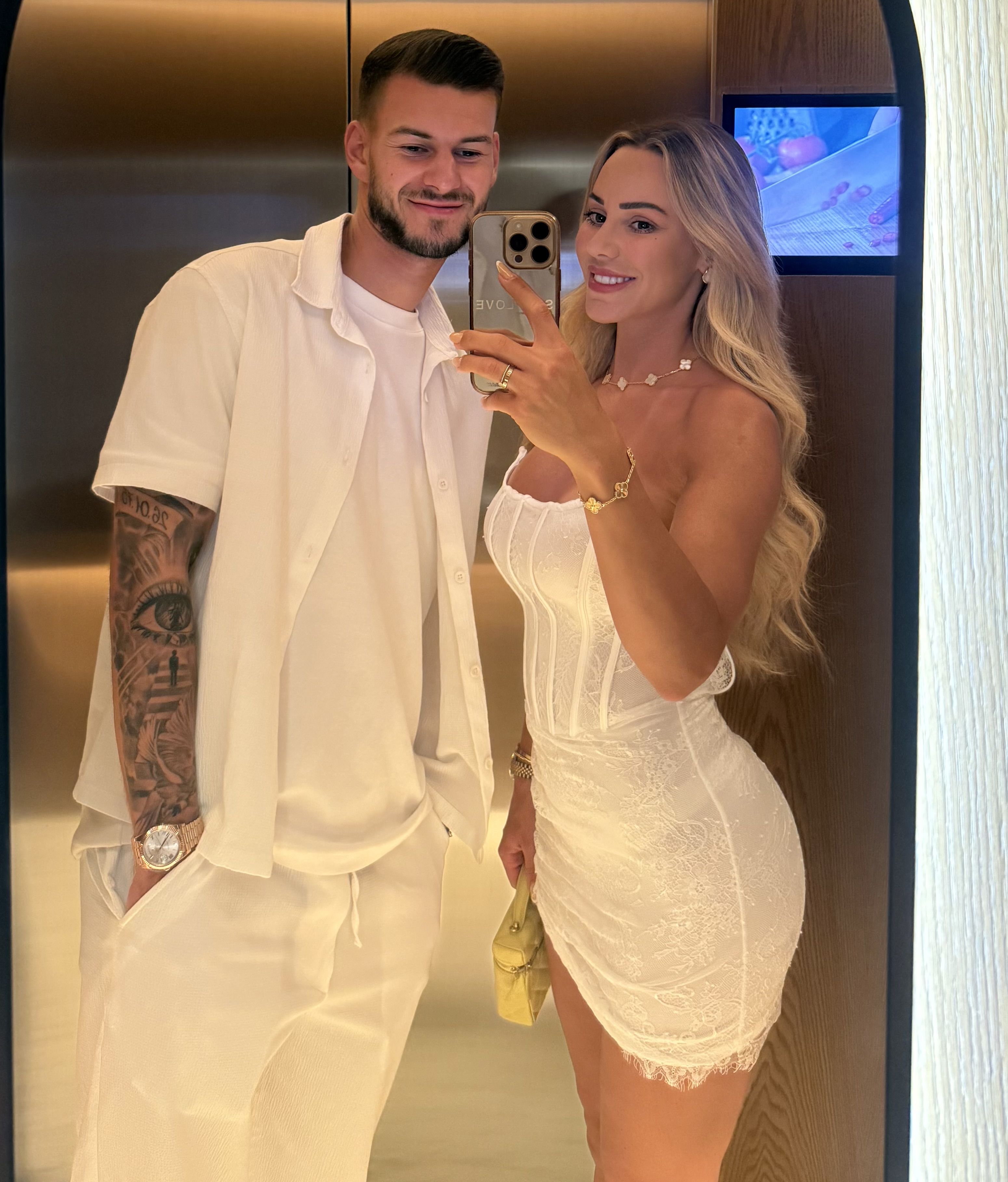 Tom Krauß (1. FC Köln) und Vanessa Mariposa im Liebesglück.