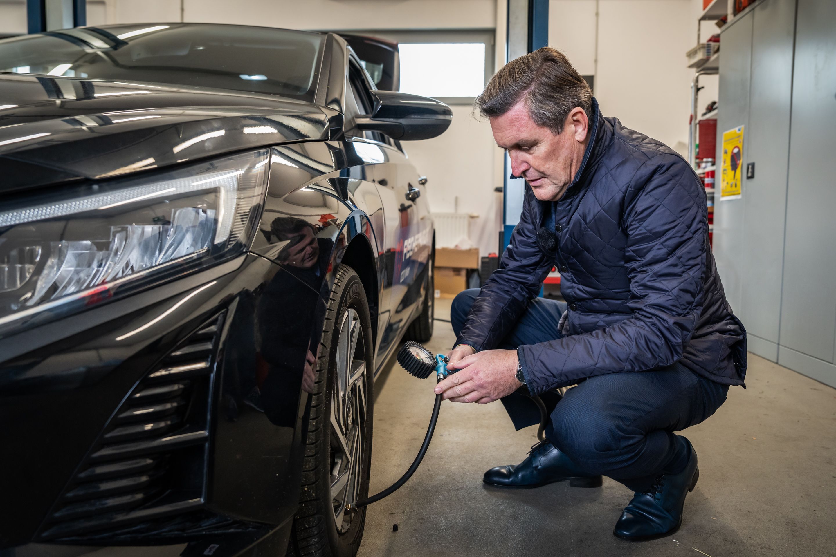 Das Mobilitätsministerium von Peter Hanke (SPÖ) rät Autofahrern, wie sie ihren Spritverbrauch optimieren können.