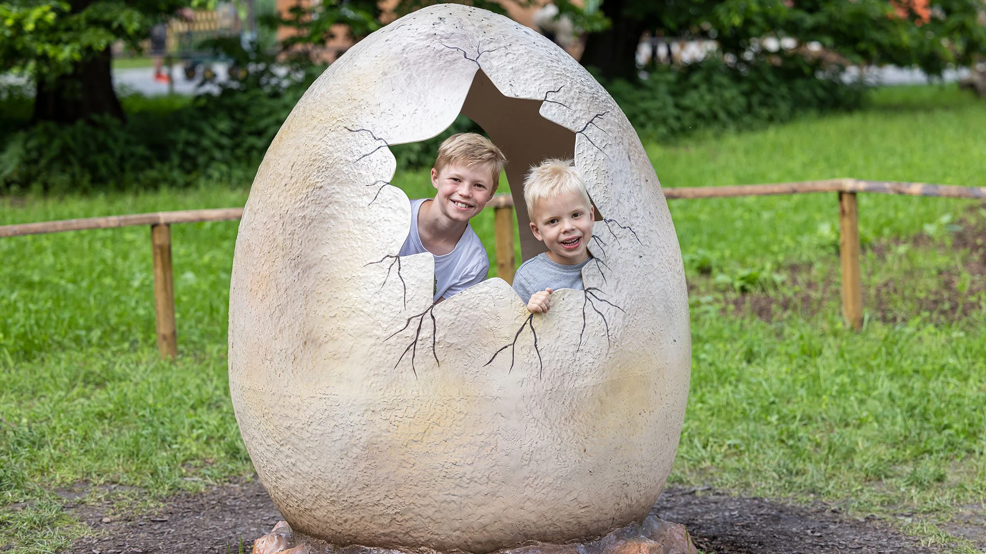 Das Dinoland bietet dutzende Fotomotive für Groß und Klein.