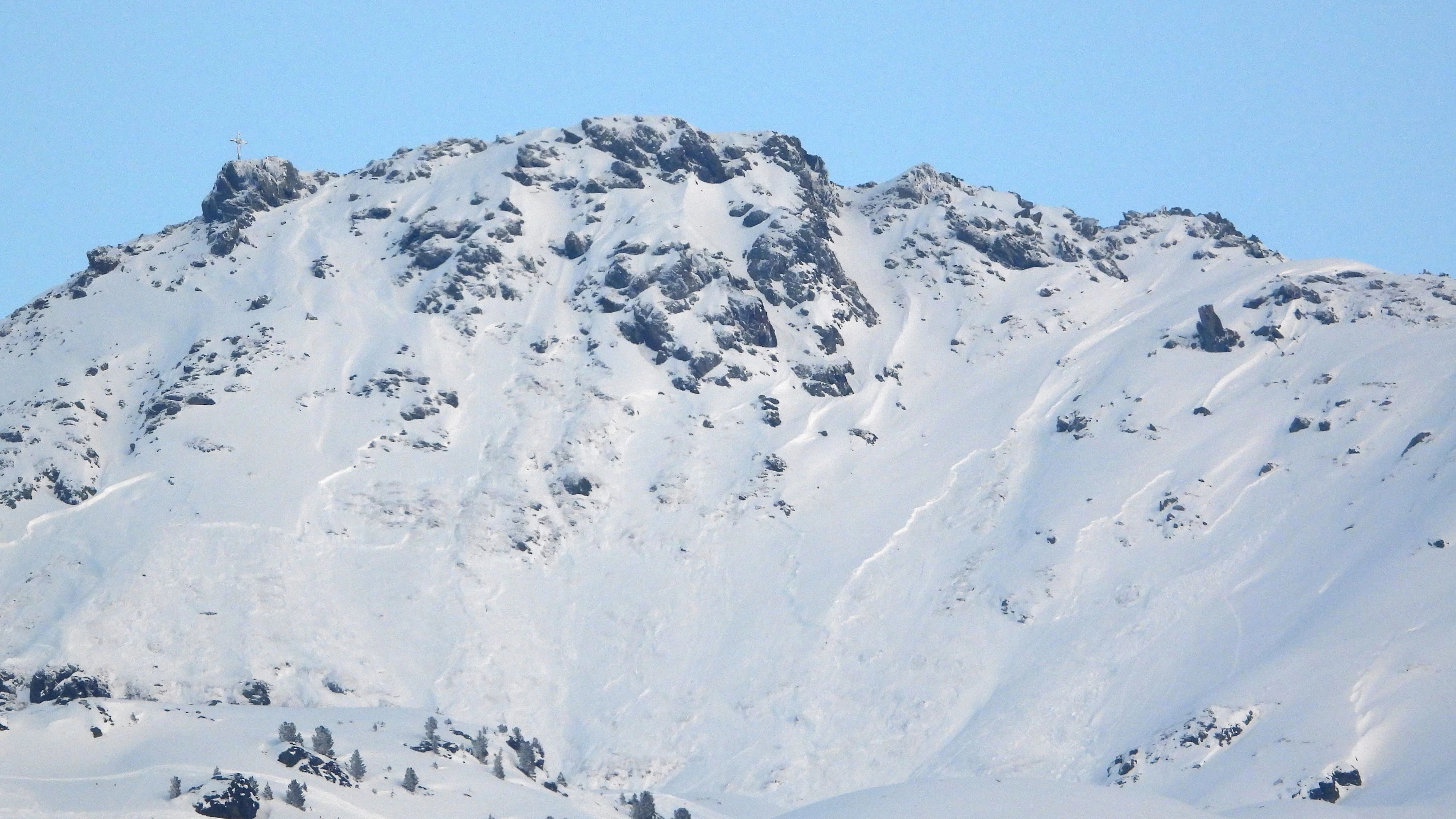 Heute.at - Von Lawine begraben! Skifahrer stirbt am Marchkopf