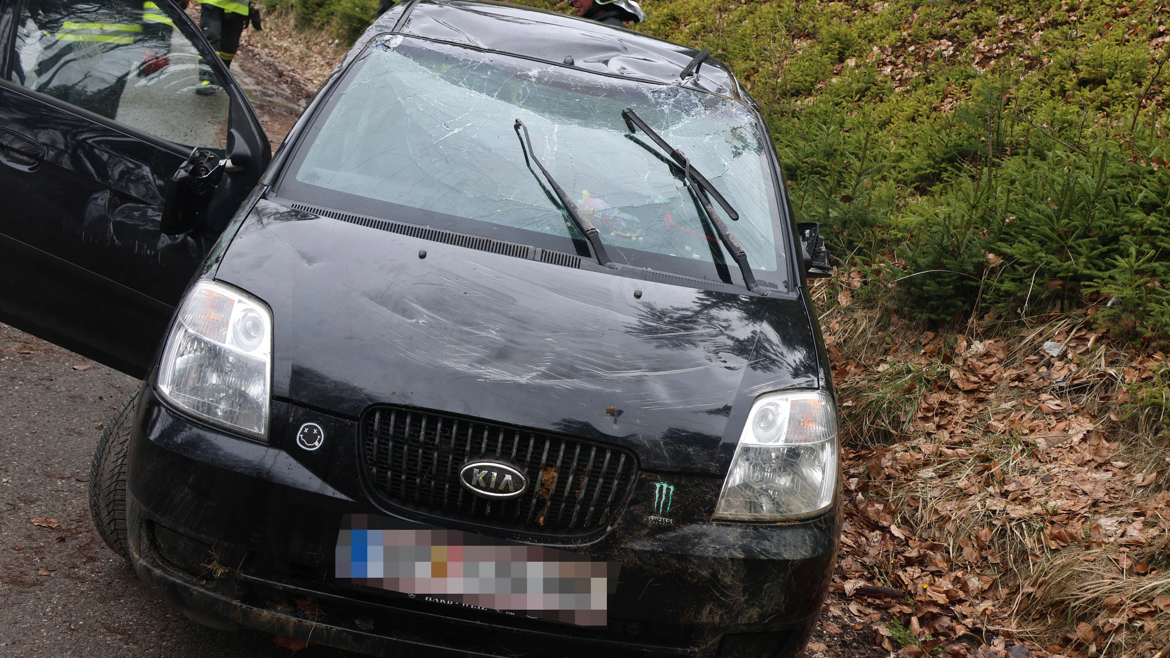 In Eberschwang im Bezirk Ried im Innkreis hat sich ein Auto überschlagen.