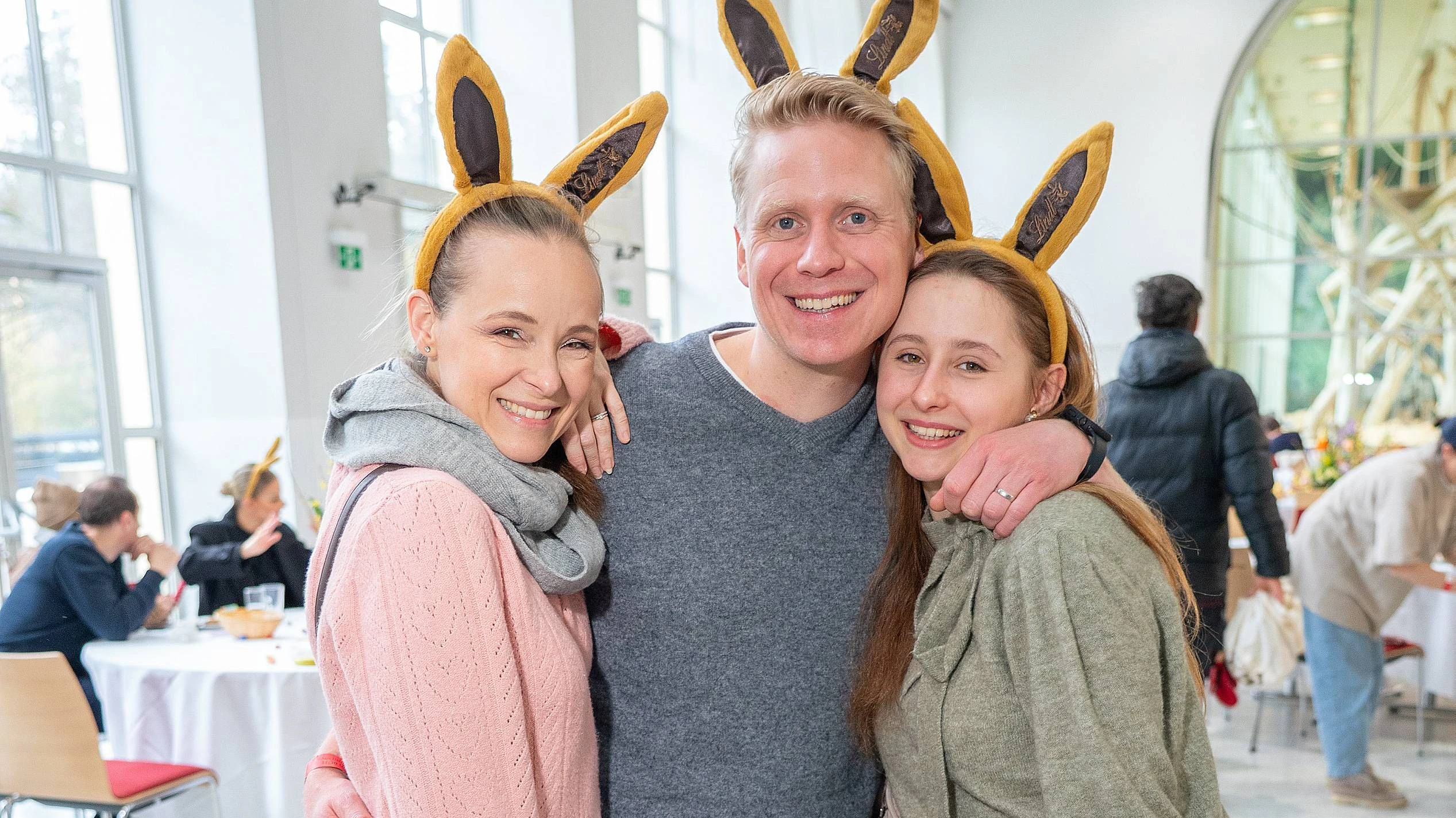 Lindt Osterhasensuche Schokohasen Ostern Promi Event, Schönbrunn Orangerie und Botanischer Garten, Wien, 29.3.2026, -  Famiilie Missy MAY mit Tochter Marie und Eheman Andreas WANASEK 