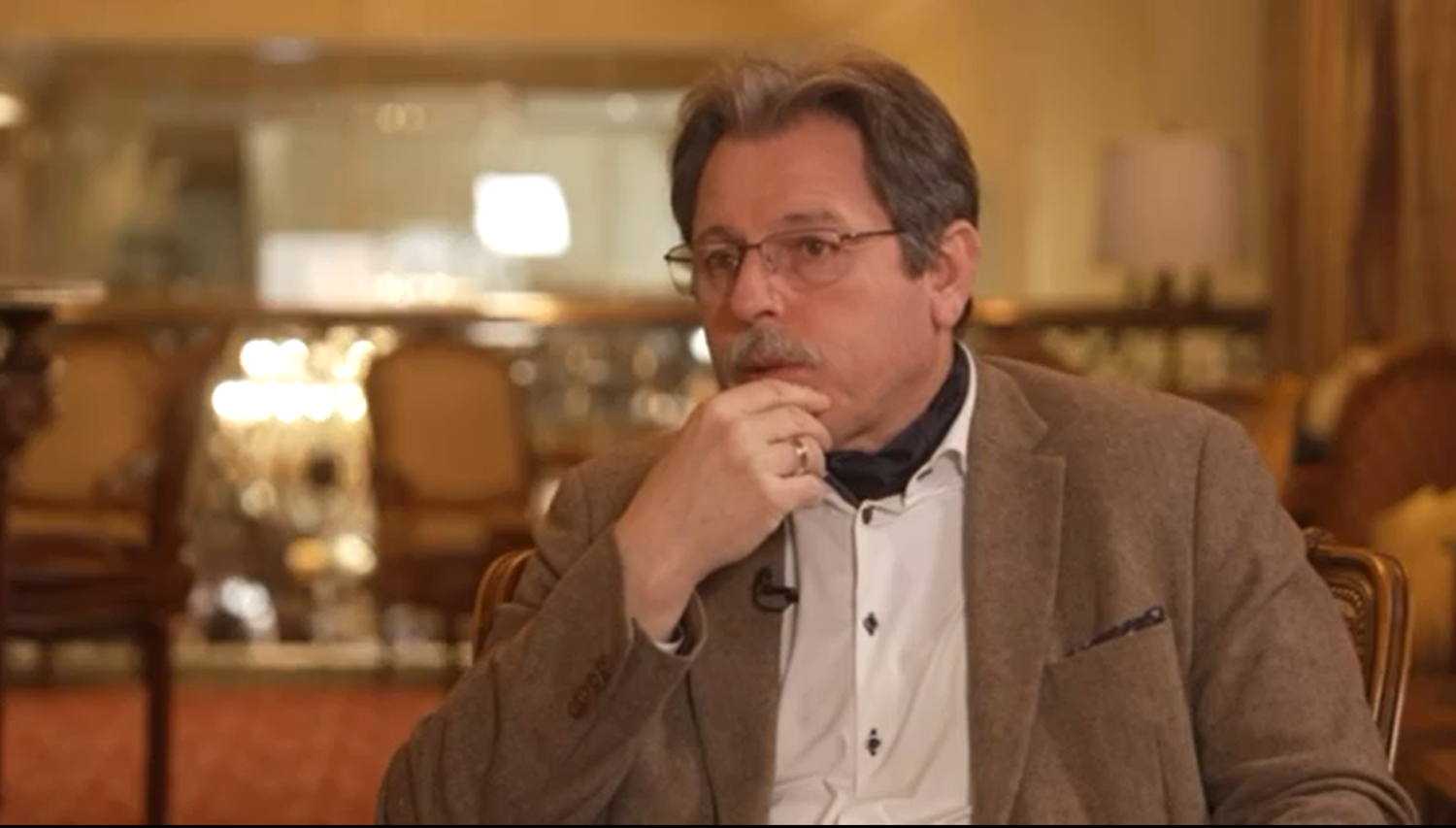 Iran-Experte Walter Posch zeichnete ein dunkles Bild des Nahost-Konflikts. Sollte kein baldiger Waffenstillstand zustande kommen, drohen schlimme Konsequenzen.