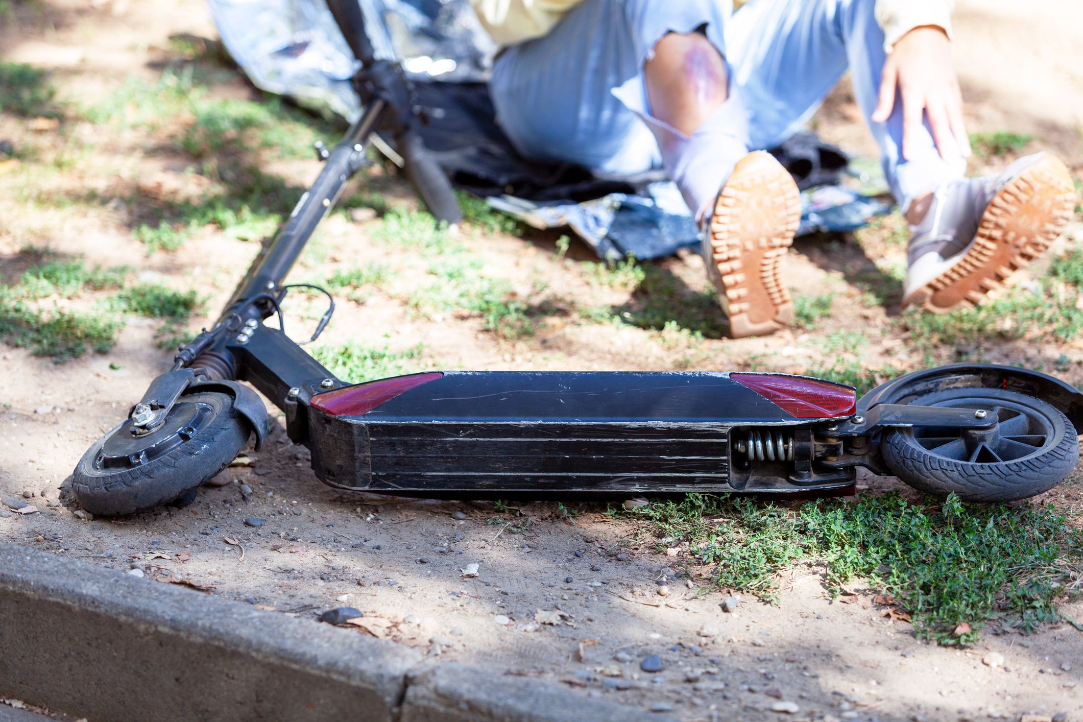 Die Mädchen waren zu zweit am E-Scooter unterwegs. (Symbolbild)