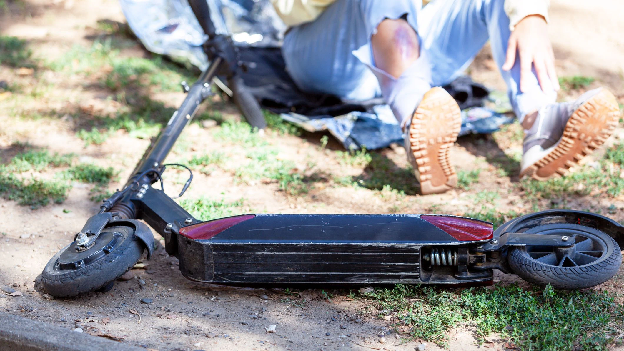 Die Mädchen waren zu zweit am E-Scooter unterwegs. (Symbolbild)