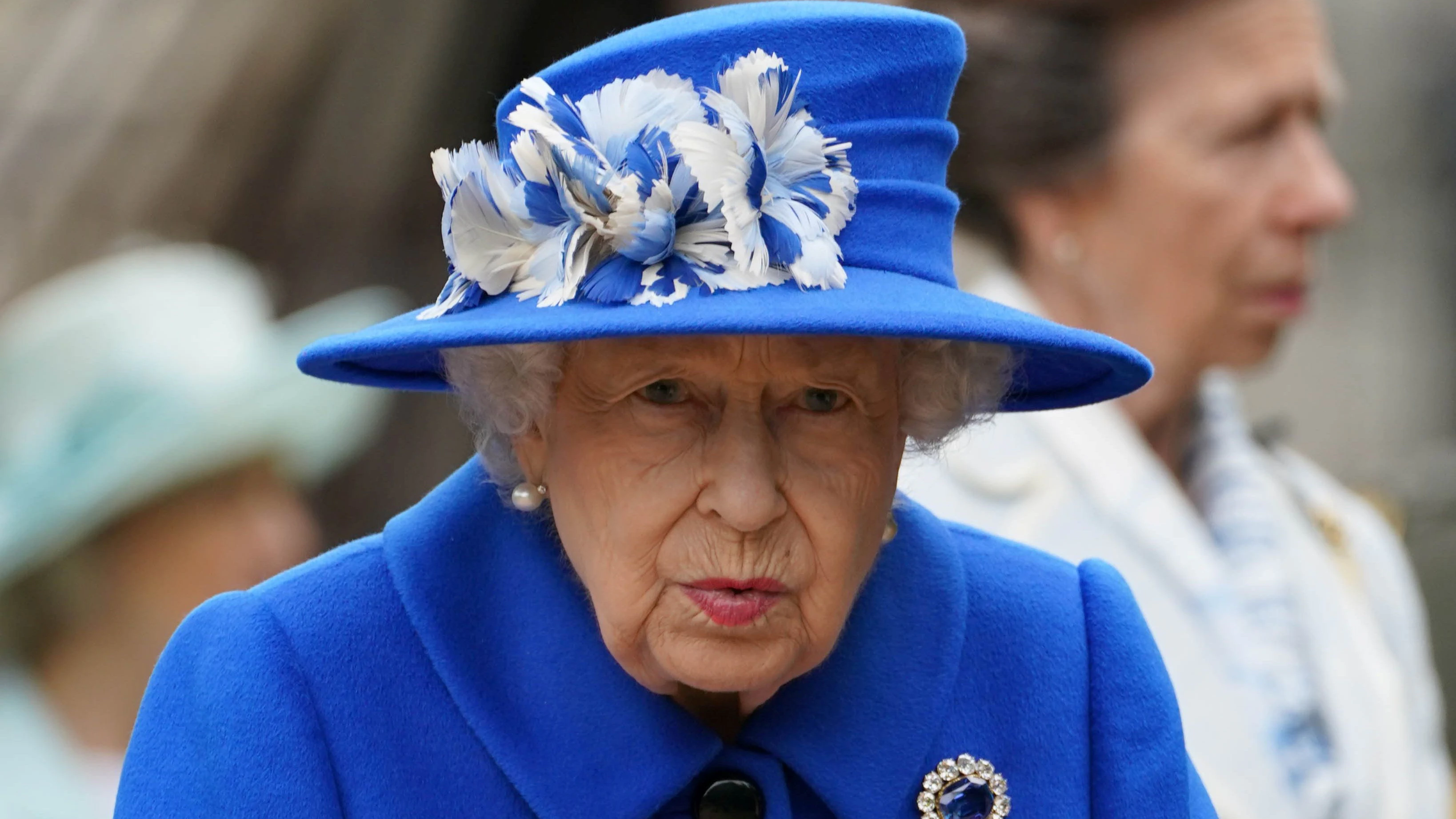 13. Jänner 2022: Queen Elizabeth II. entzieht Andrew alle militärischen Titel und Schirmherrschaften. Er darf den Titel "Seine Königliche Hoheit" nicht mehr offiziell verwenden.