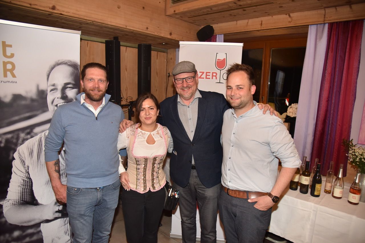 Winzer Markus Lager, Jennifer Listmayr vom Gasthof Keller, Winzercup-Veranstalter Thomas Lenger und Winzer Andreas Artner