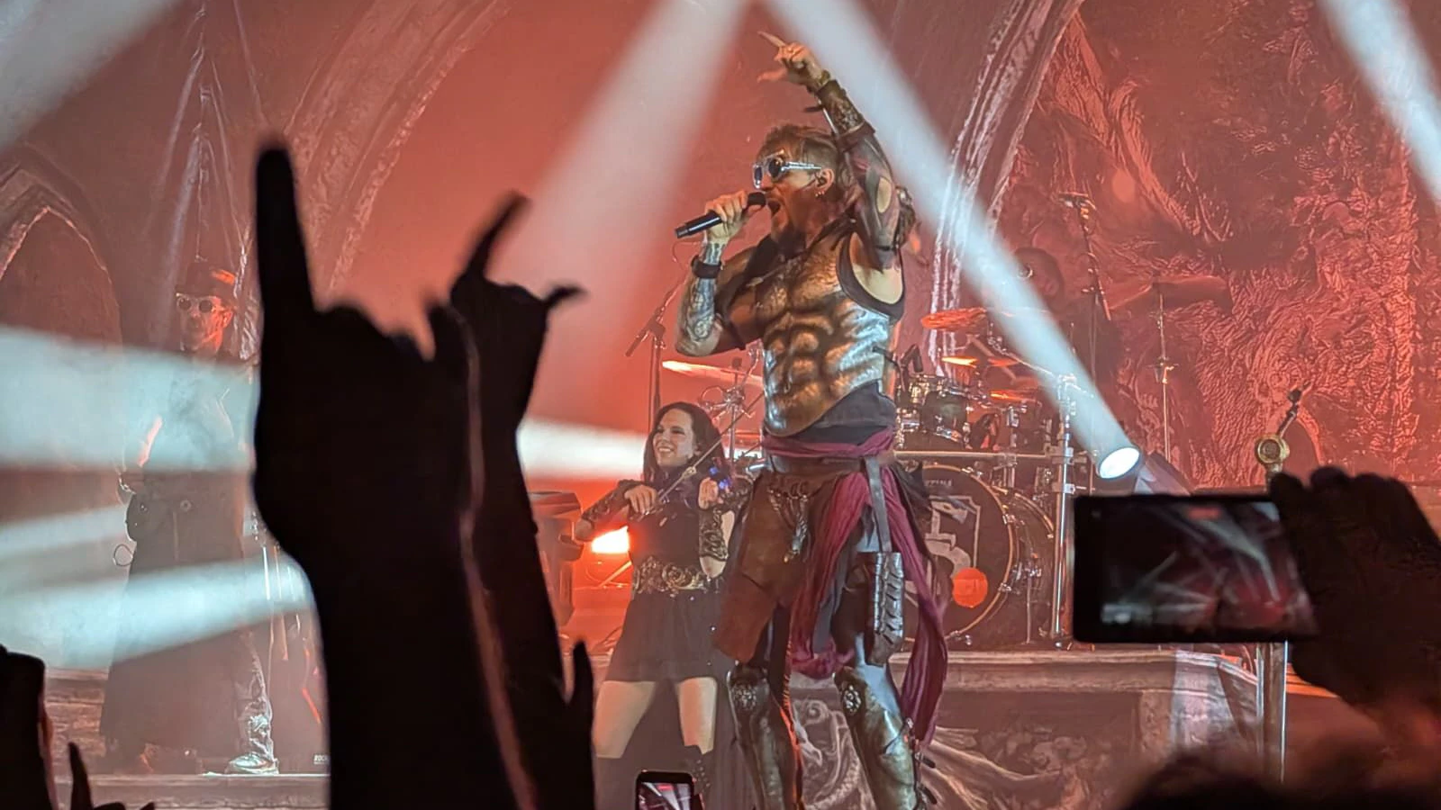 Feuerschwanz sorgten am 26. März 2026 im Gasometer für ausgelassene Party-Stimmung.