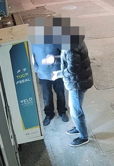 Fotos von einem Tschick-Automaten führten die Polizei auf Räuber-Spur.