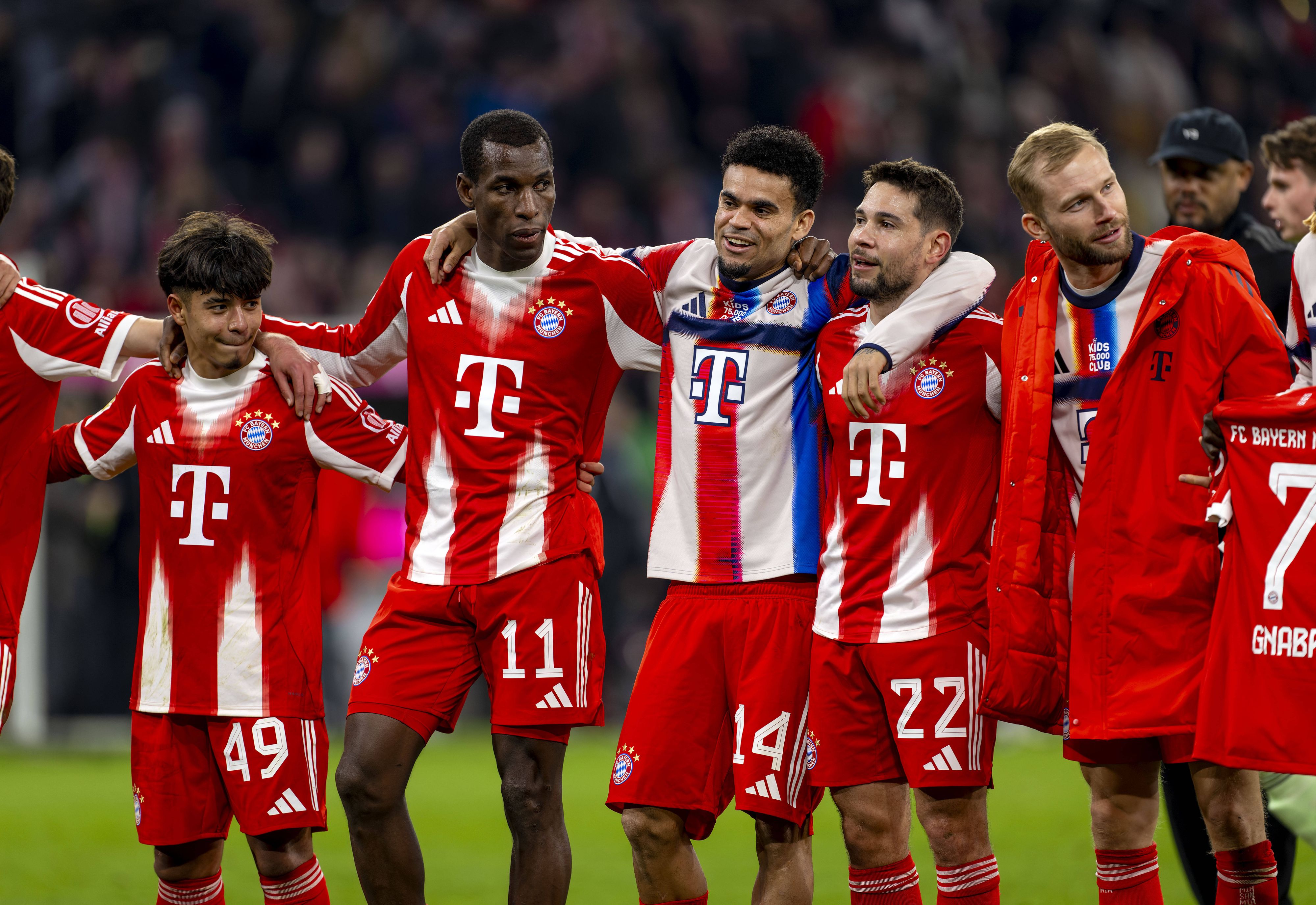 Guerreiro (links neben Laimer) muss auf Vereinssuche gehen.