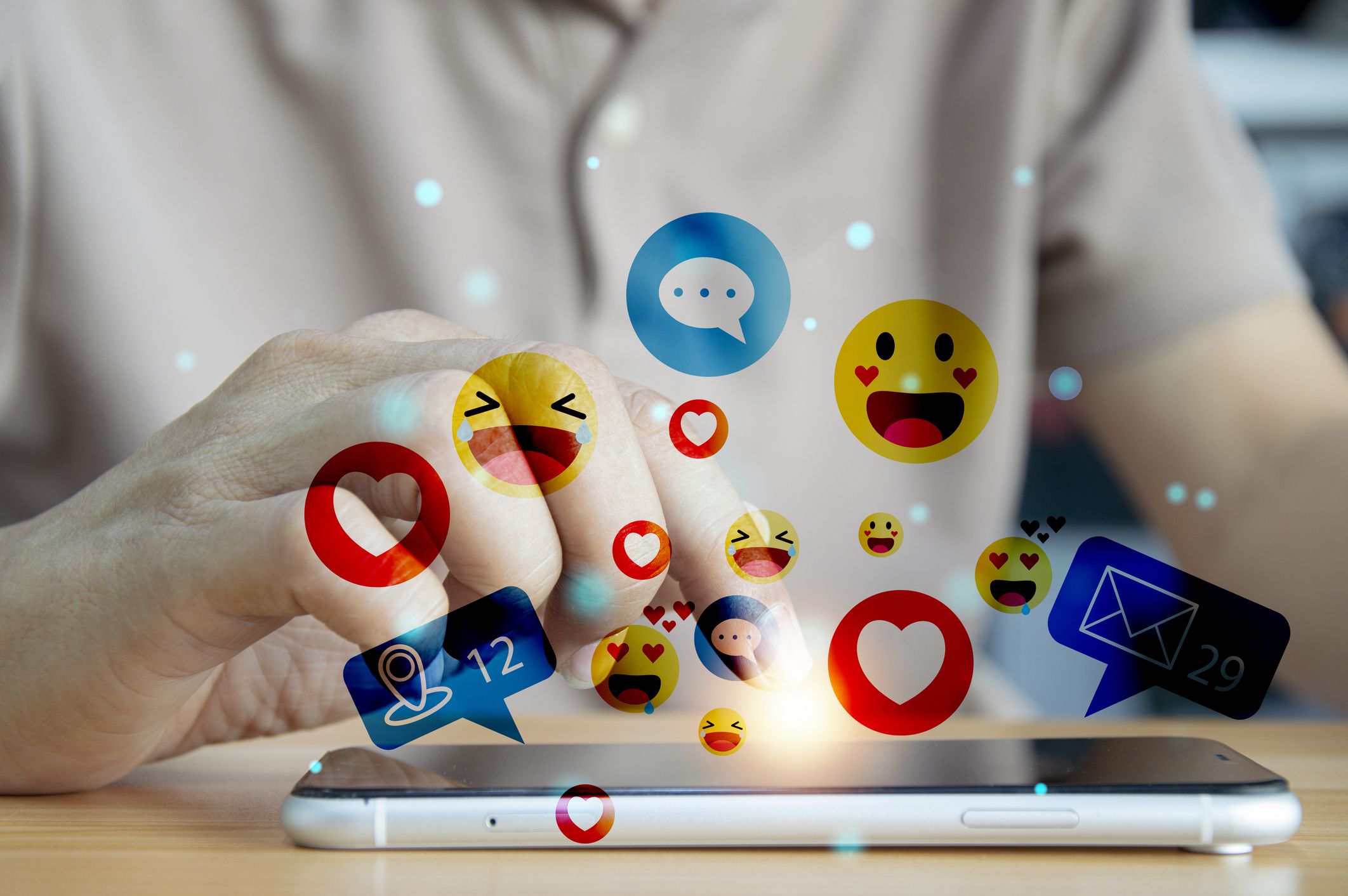 Insta, TikTok, Snapchat – erst ab 14 sollen diese Plattformen künftig erlaubt sein. WhatsApp bleibt im grünen Bereich.