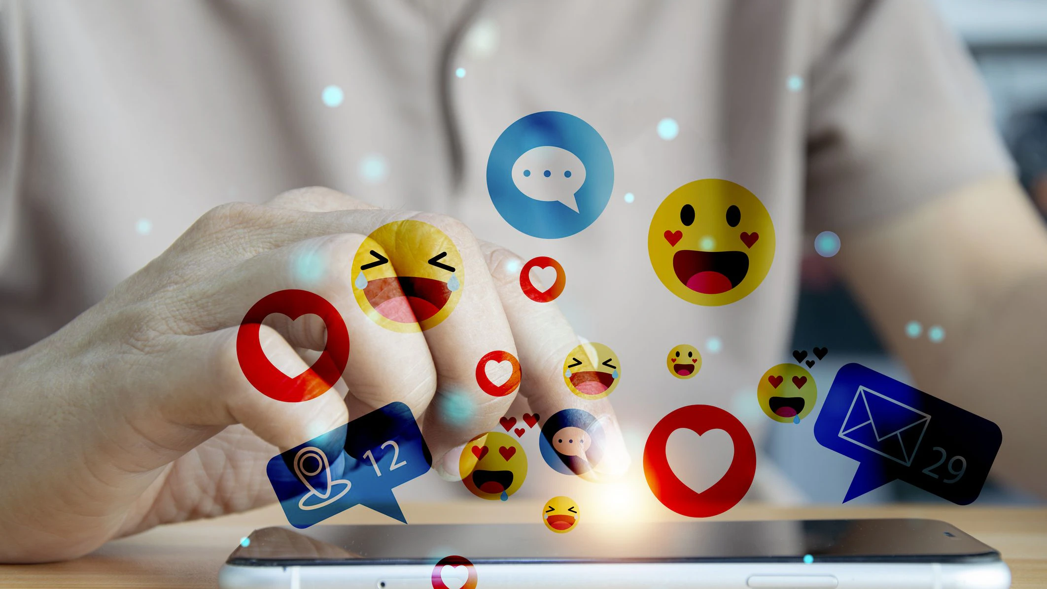 Insta, TikTok, Snapchat – erst ab 14 sollen diese Plattformen künftig erlaubt sein. WhatsApp bleibt im grünen Bereich.