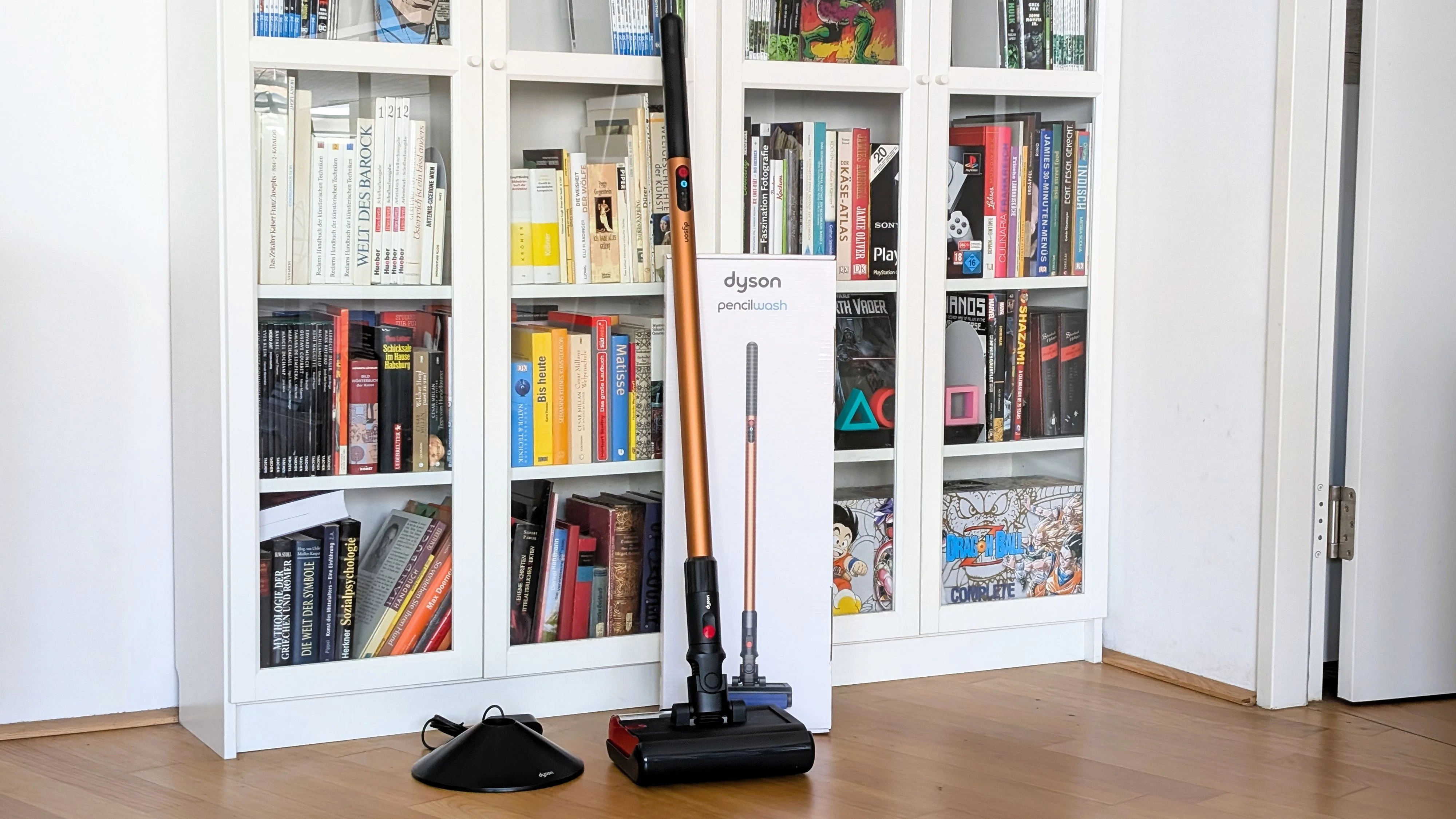 Mit seinem schlanken Design und nur 2,2 Kilogramm Gewicht hebt der Dyson PencilWash sich von klassischen Nassreinigern ab.