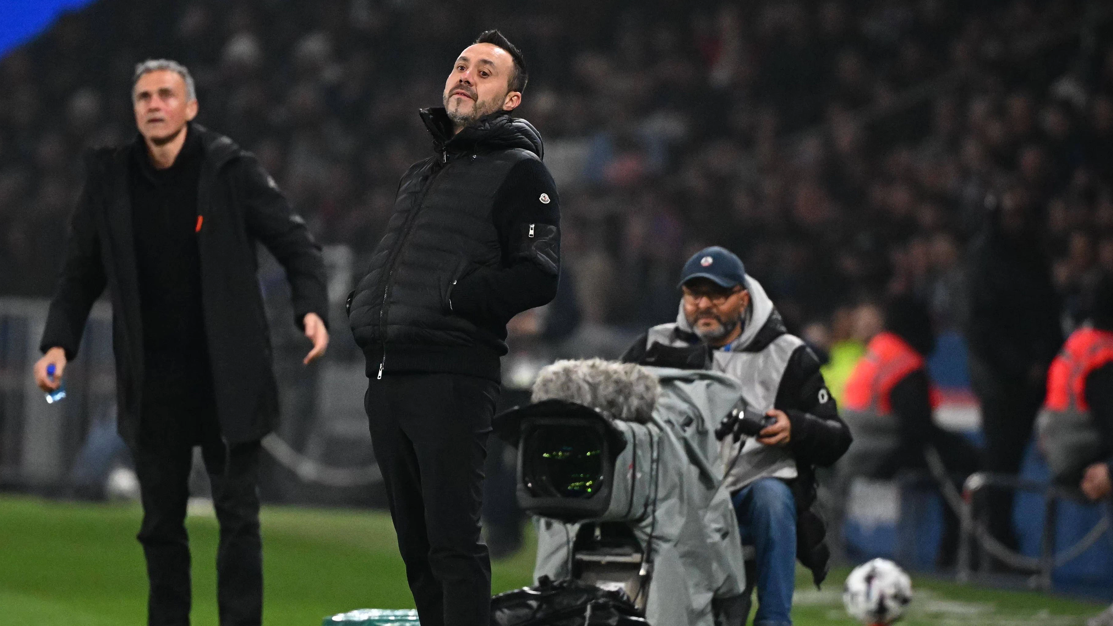 Roberto De Zerbi (r.)