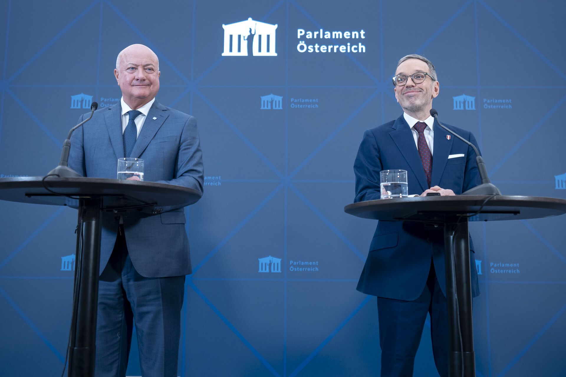 Äußerst unwahrscheinlich, aber der Wunsch von 22 Prozent der Österreicher: eine blau-türkis Koalition (im Bild die Parteichefs Herbert Kickl und Christian Stocker)