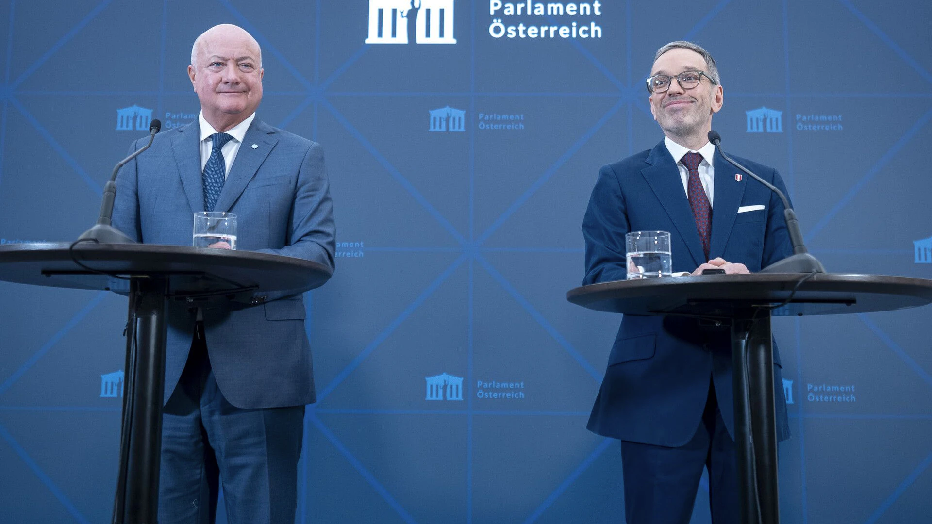 Äußerst unwahrscheinlich, aber der Wunsch von 22 Prozent der Österreicher: eine blau-türkis Koalition (im Bild die Parteichefs Herbert Kickl und Christian Stocker)