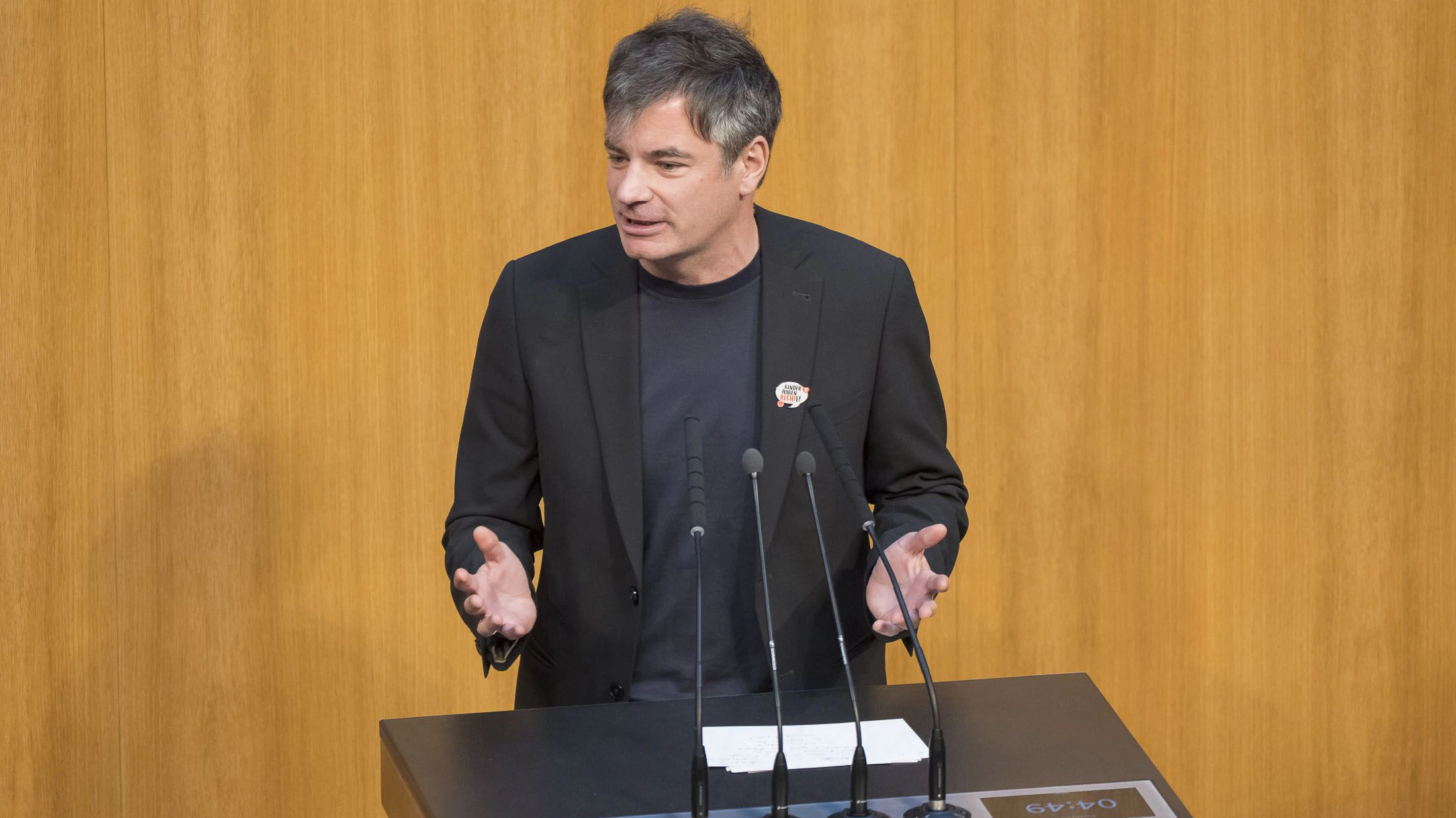 "Jeder noch so kleine Betrieb in Österreich zahlt Steuern und Abgaben. Auch ein Konzern-Multi wie Ryanair ist davon nicht ausgenommen", so Moitzi.