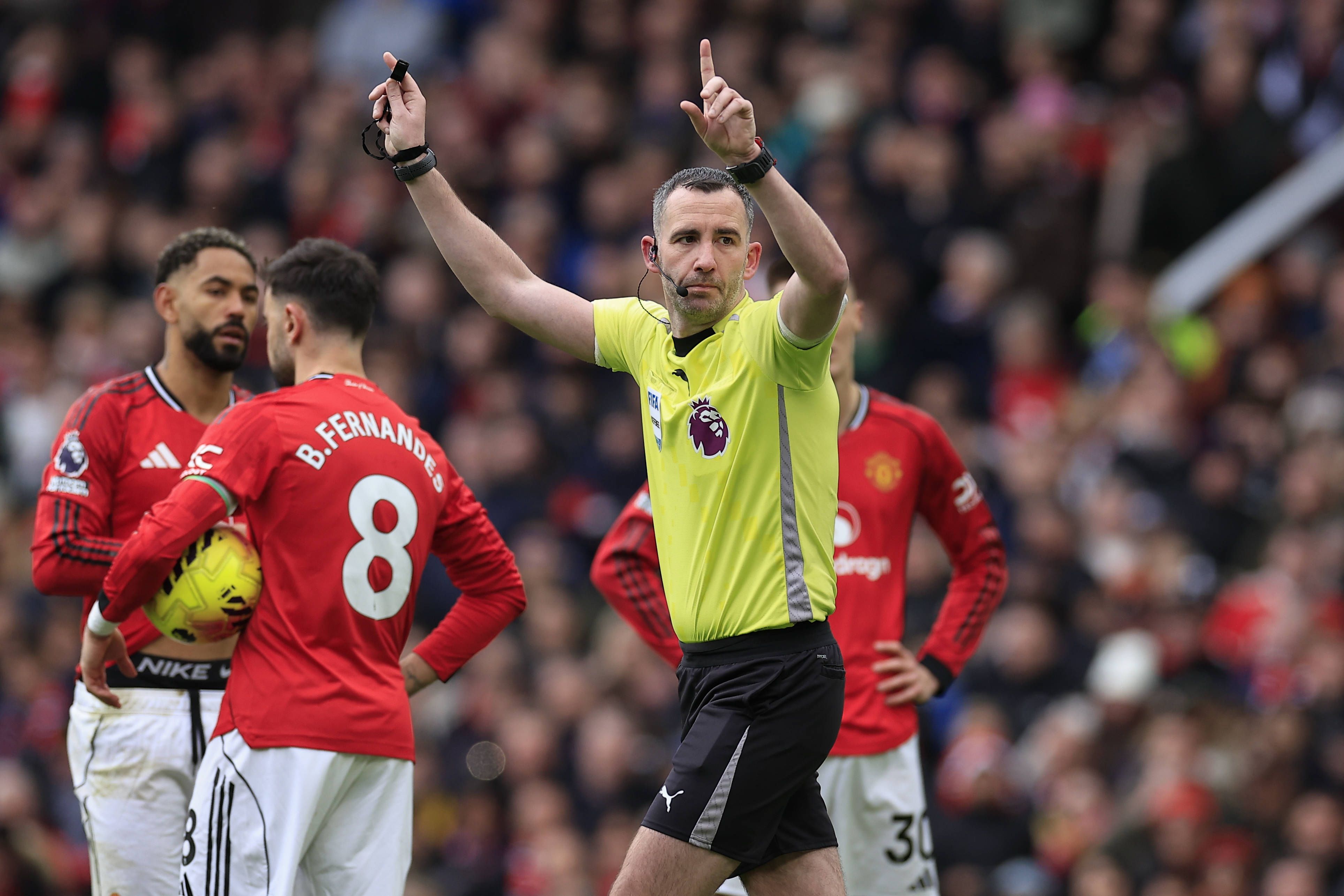 In der Premier League wünschen die Fans das Aus des VAR.