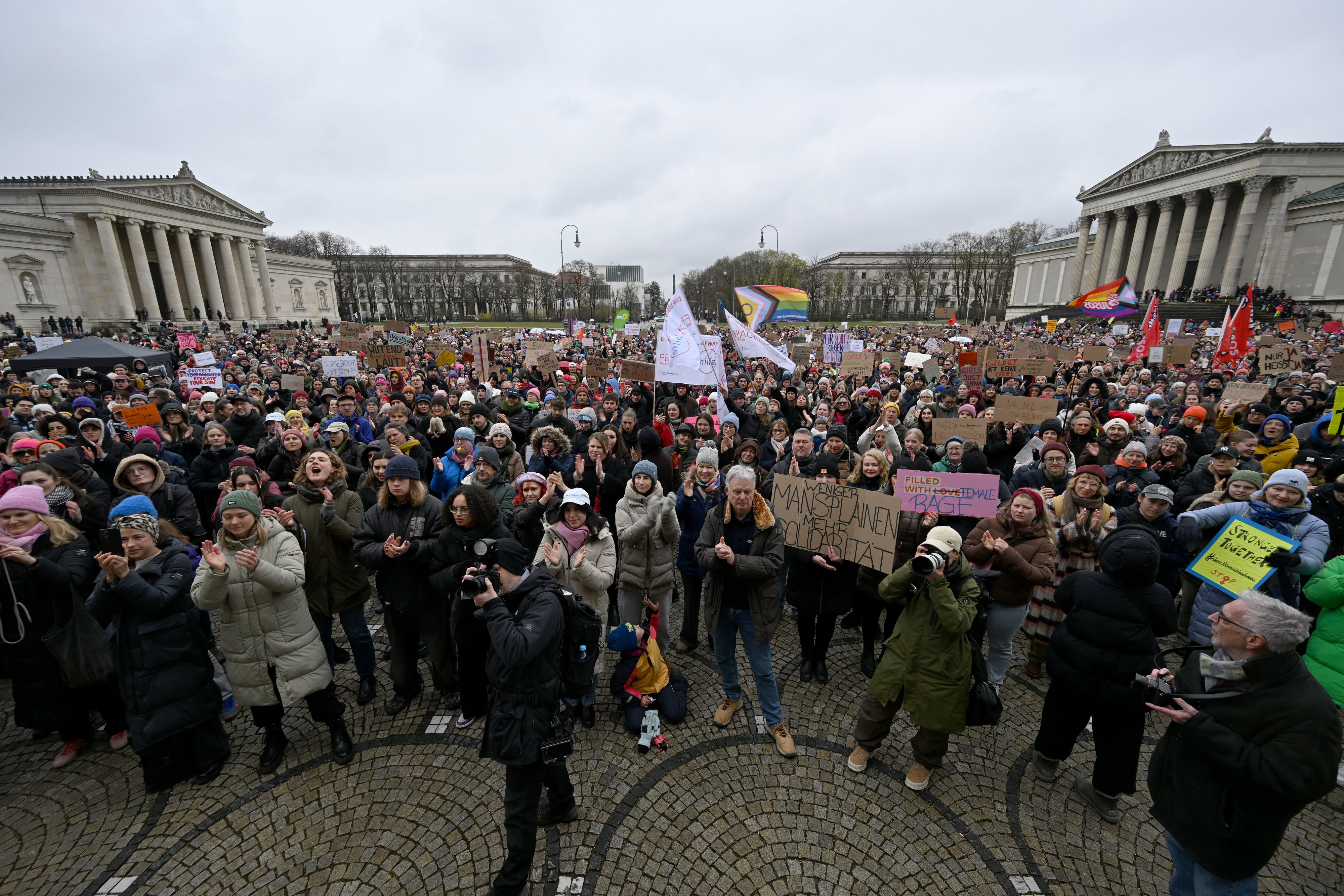 Tausende Menschen gingen in München auf die Straße.