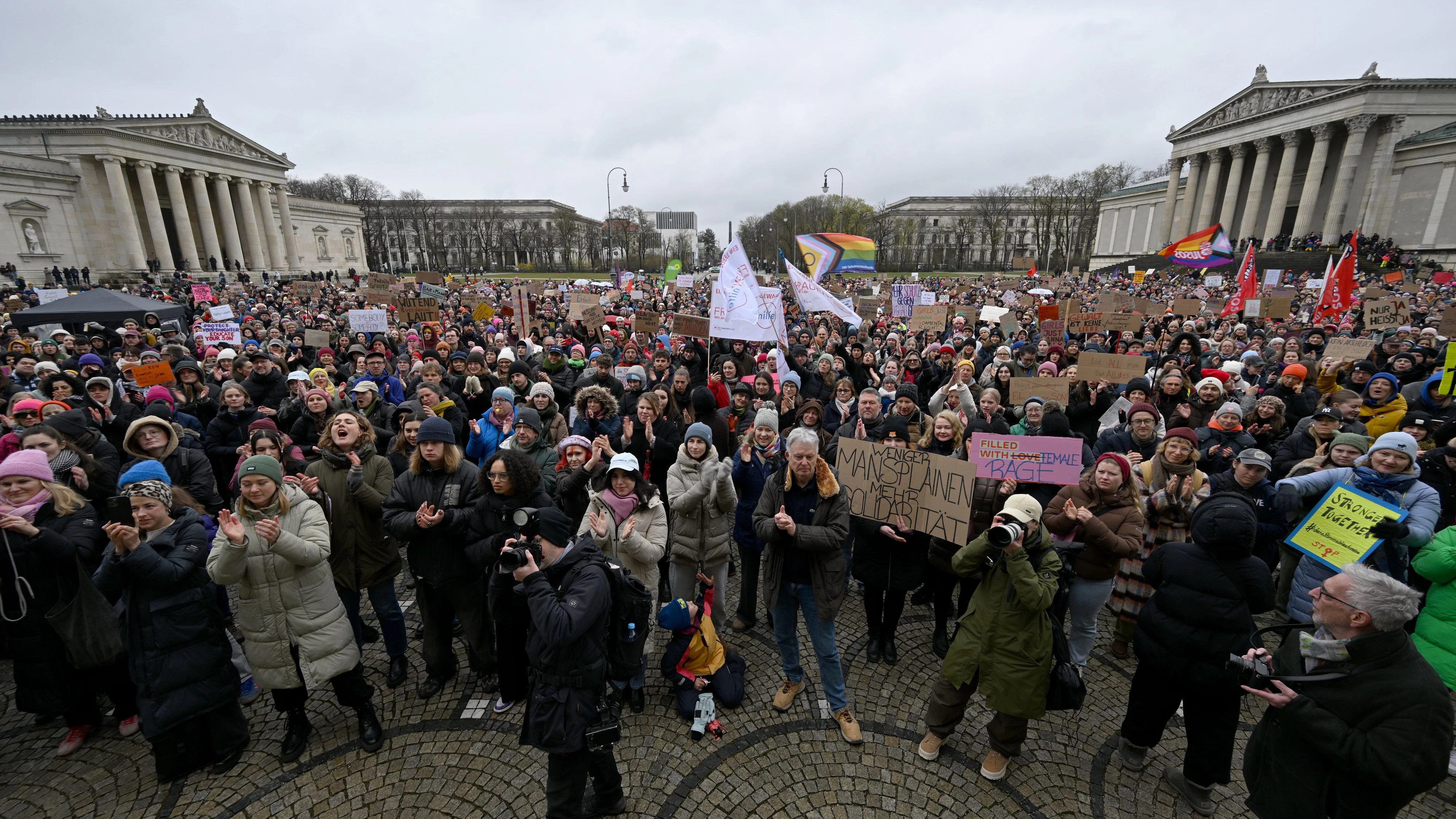 Tausende Menschen gingen in München auf die Straße.