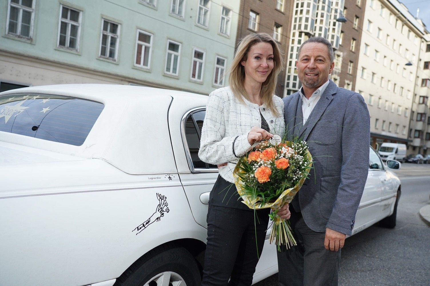 Simone Lugner wurde von Richards Lugners Fahrer Roland Granzer überrascht.