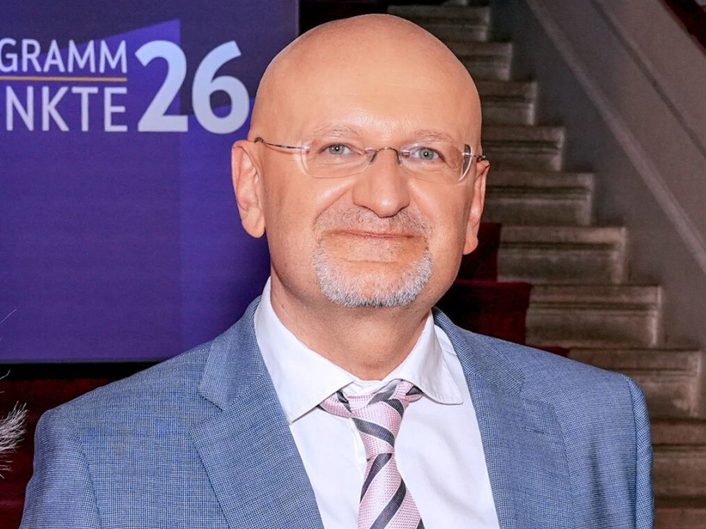 Scharfe Kritik an Peter Schöber, ORF-III-Geschäftsführer. Er kassiert auf seinem Posten 311.964,24 Euro im Jahr.