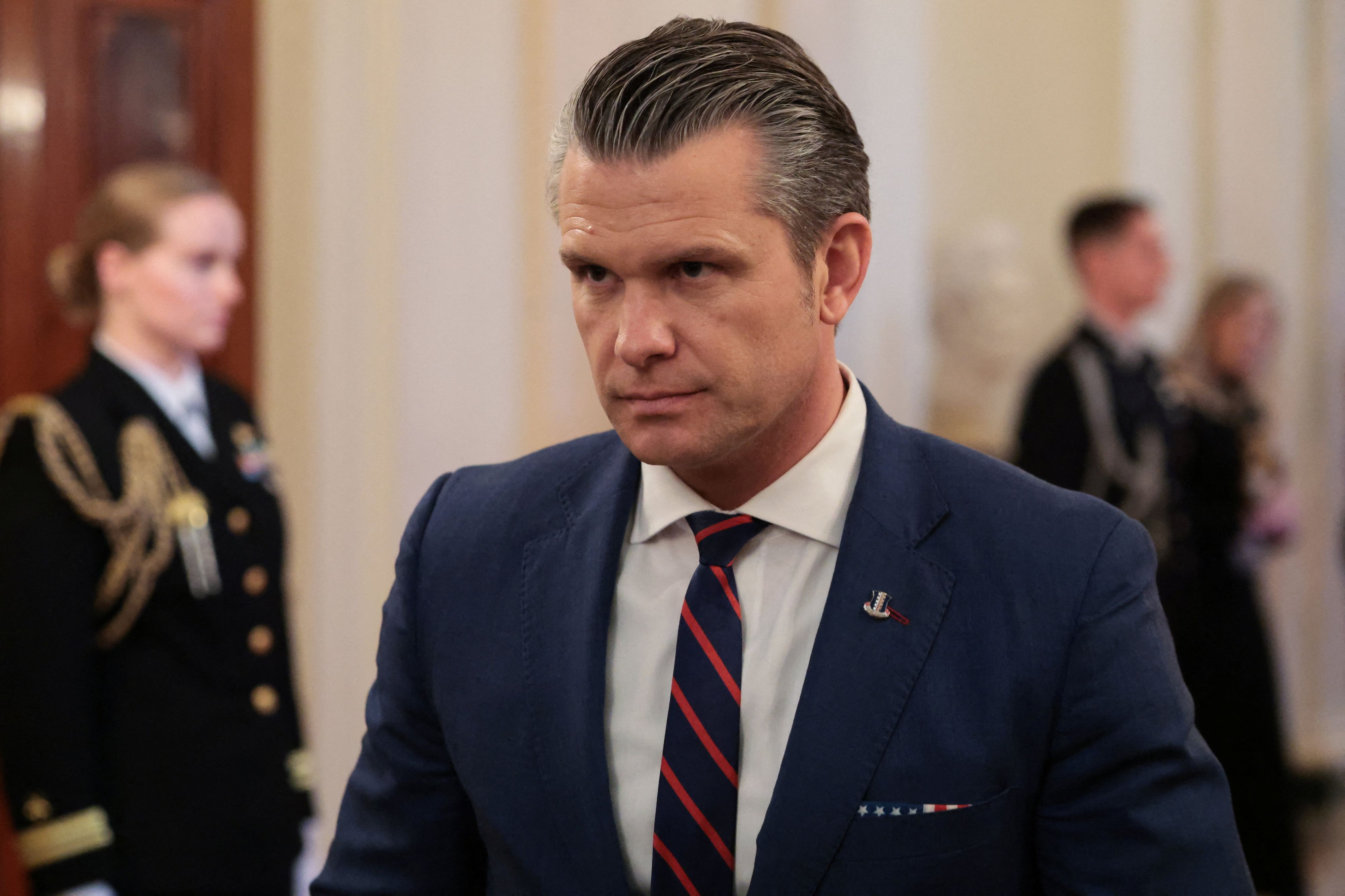 Kurz vor dem US-Angriff auf den Iran soll US-Verteidigungsminister Pete Hegseth versucht haben, eine größere Summe in einen Rüstungsfonds zu investieren.