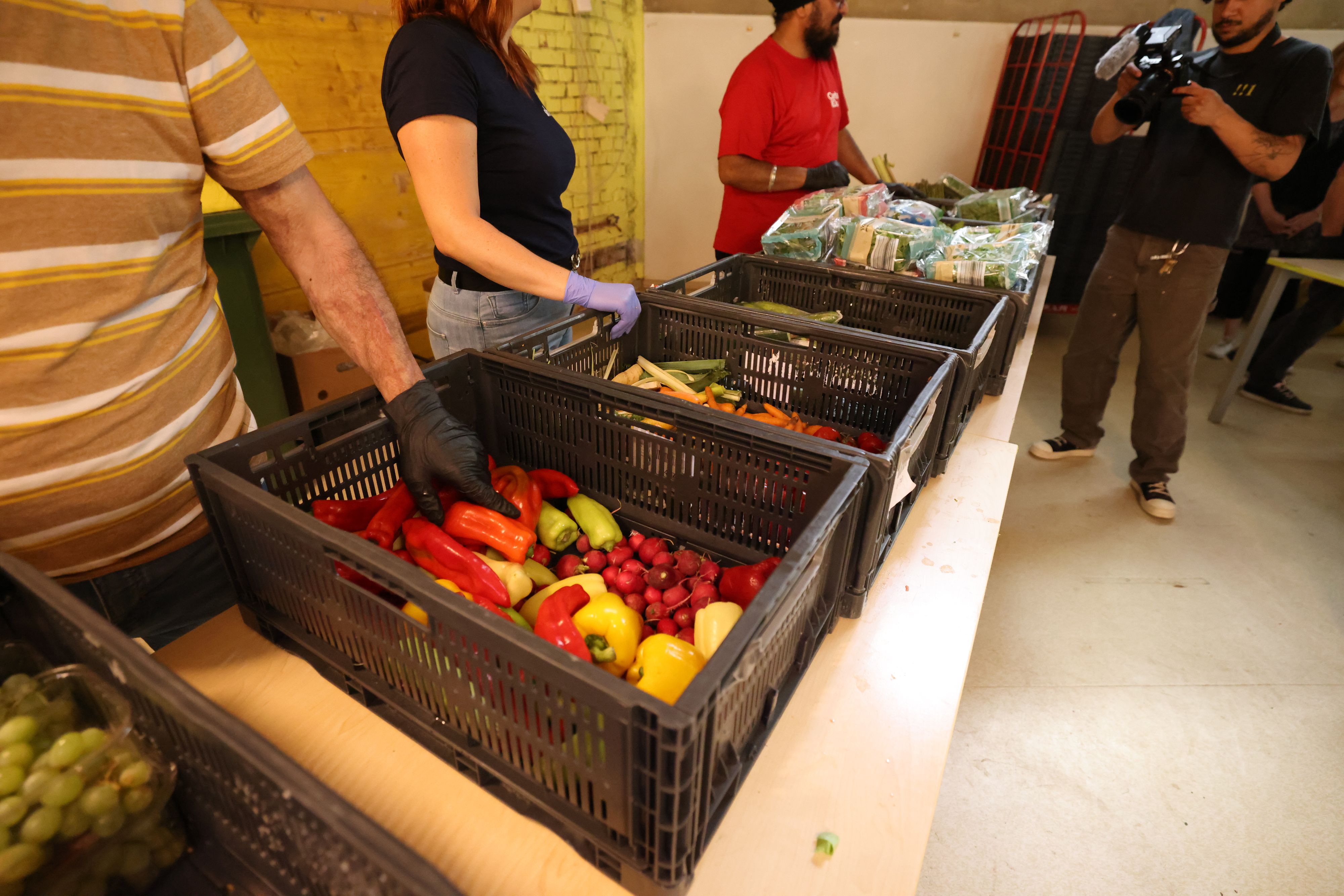 Heute.at - Caritas verteilt 300 Lebensmittelpakete im Burgenland