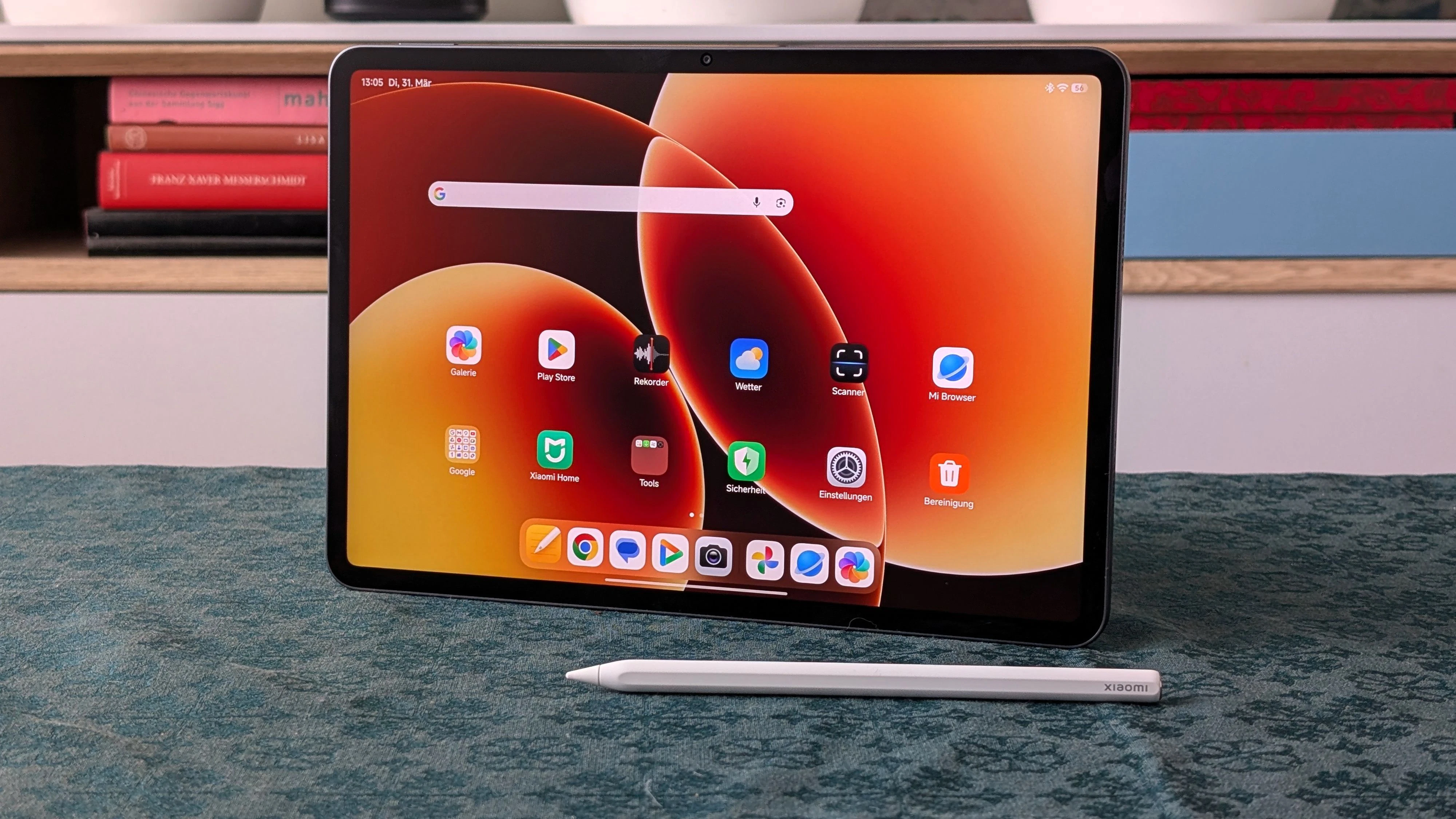 Die Matte-Glass-Variante steigert den Komfort deutlich, besonders in hellen Räumen oder bei längeren Nutzungssessions.