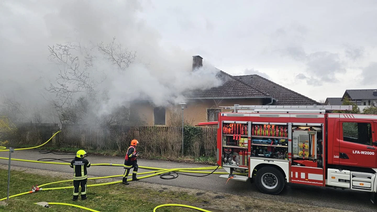 Das Wohnhaus wurde ein Raub der Flammen, ein Hund starb.