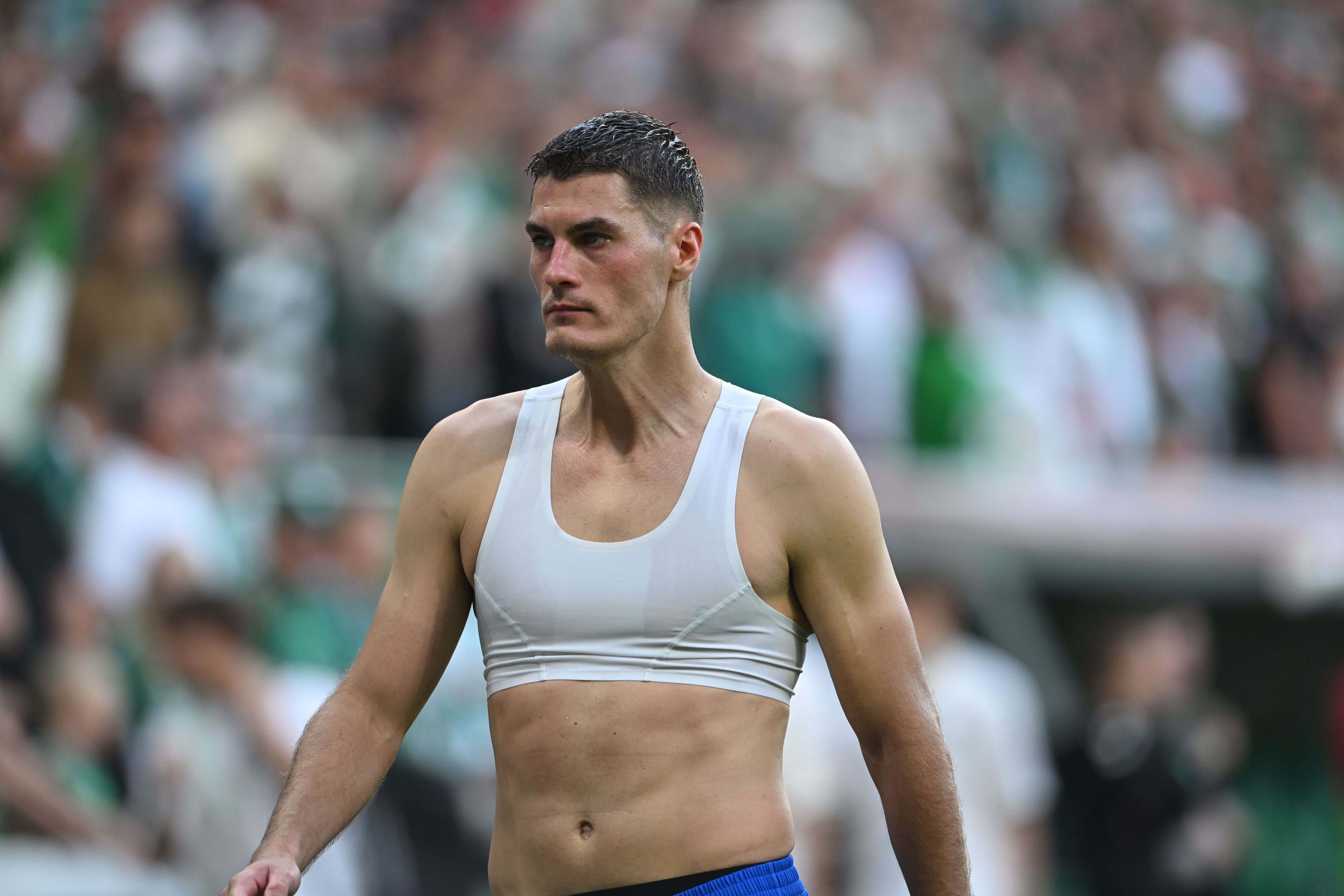 Heute.at - Warum tragen Fußballer einen BH unterm Leiberl?