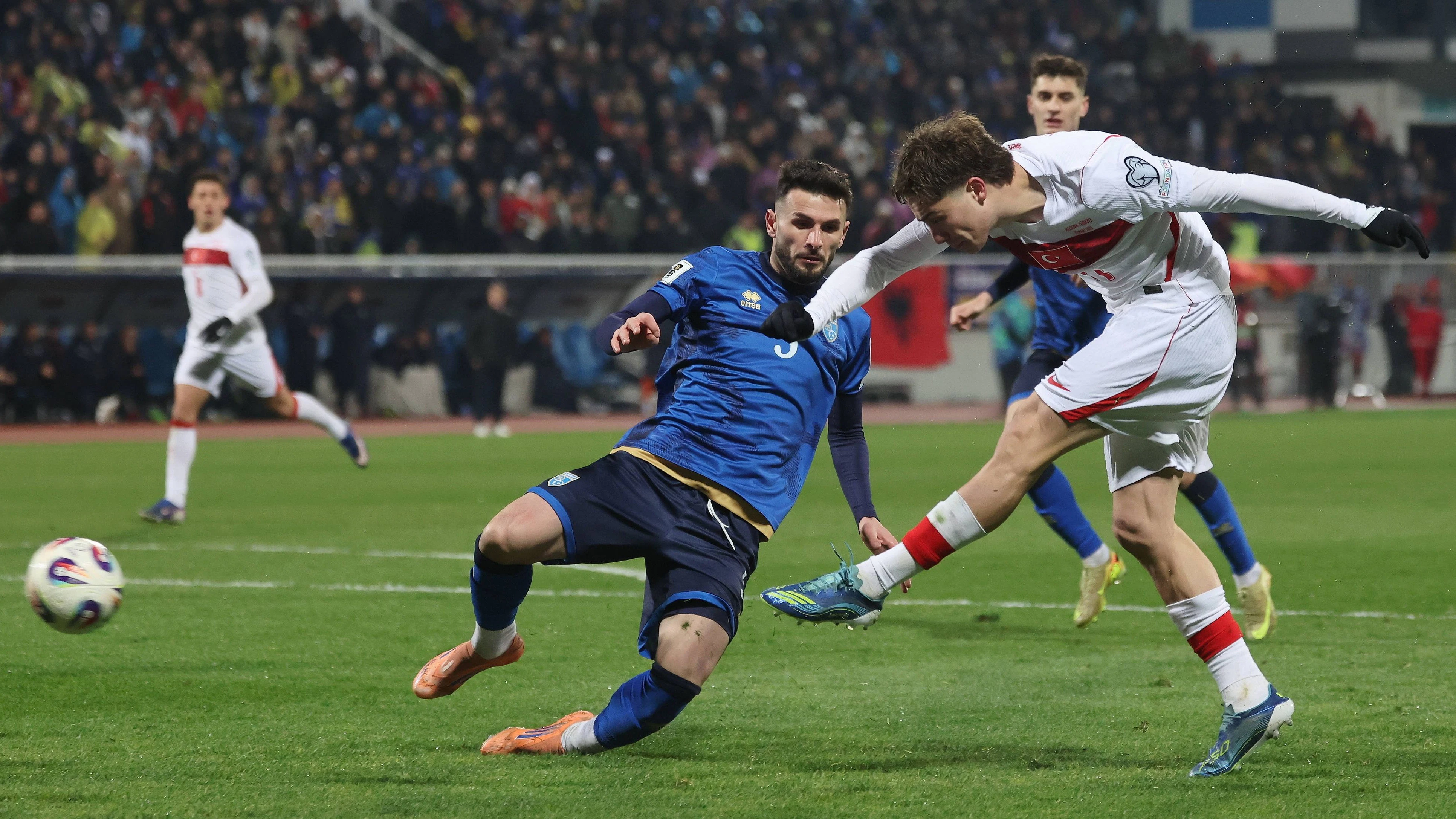 Türkei schlägt Kosovo knapp