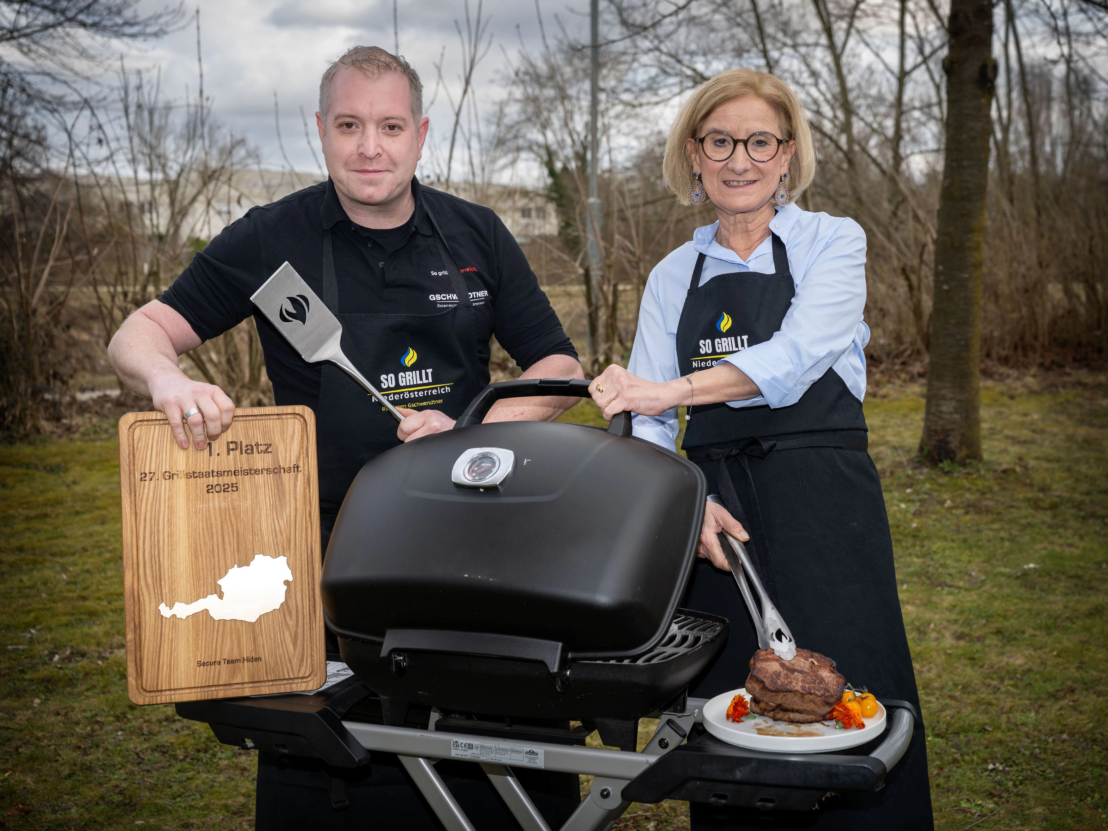 Jürgen Gschwendtner (li.) gewann den Grillstaatsmeister-Titel (Herbst des Vorjahres), die 27. Austrian Grill Open und den Alpine Cup.