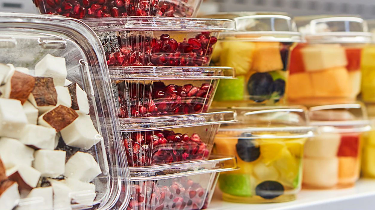 Aktuell zahlen die Plastik-Steuer alle Österreich, künftig sollen das die Verursacher übernehmen.