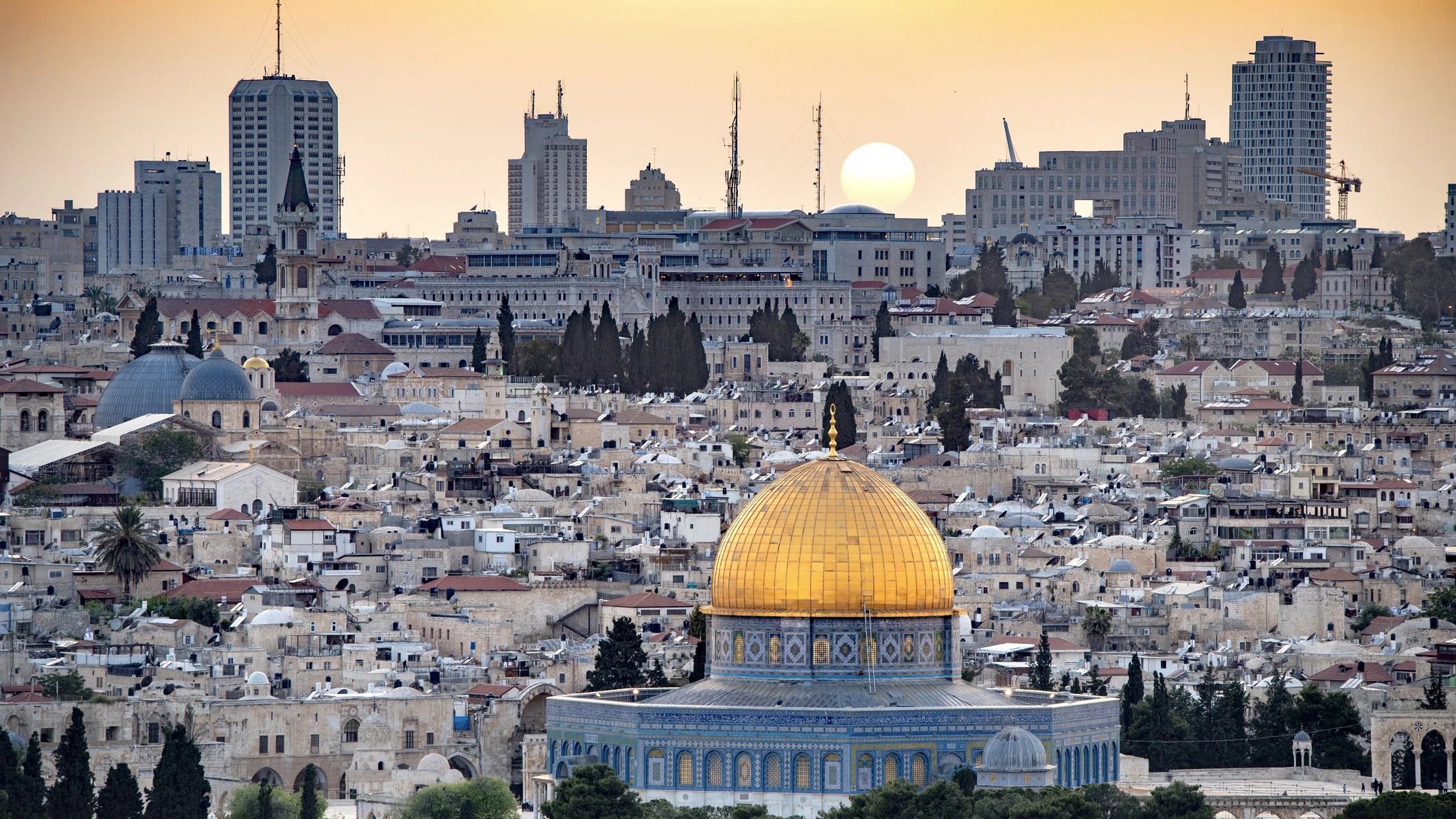 Bereits im Vorfeld hatten Aktivisten angekündigt, das Gesetz juristisch anzufechten.