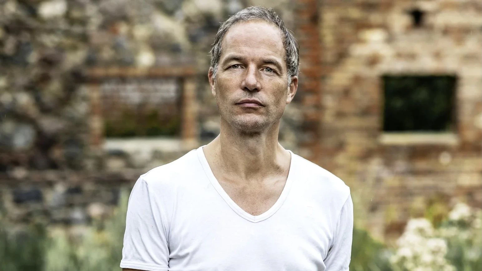 Der neue Roman "Einatmen, Ausatmen" von Maxim Leo