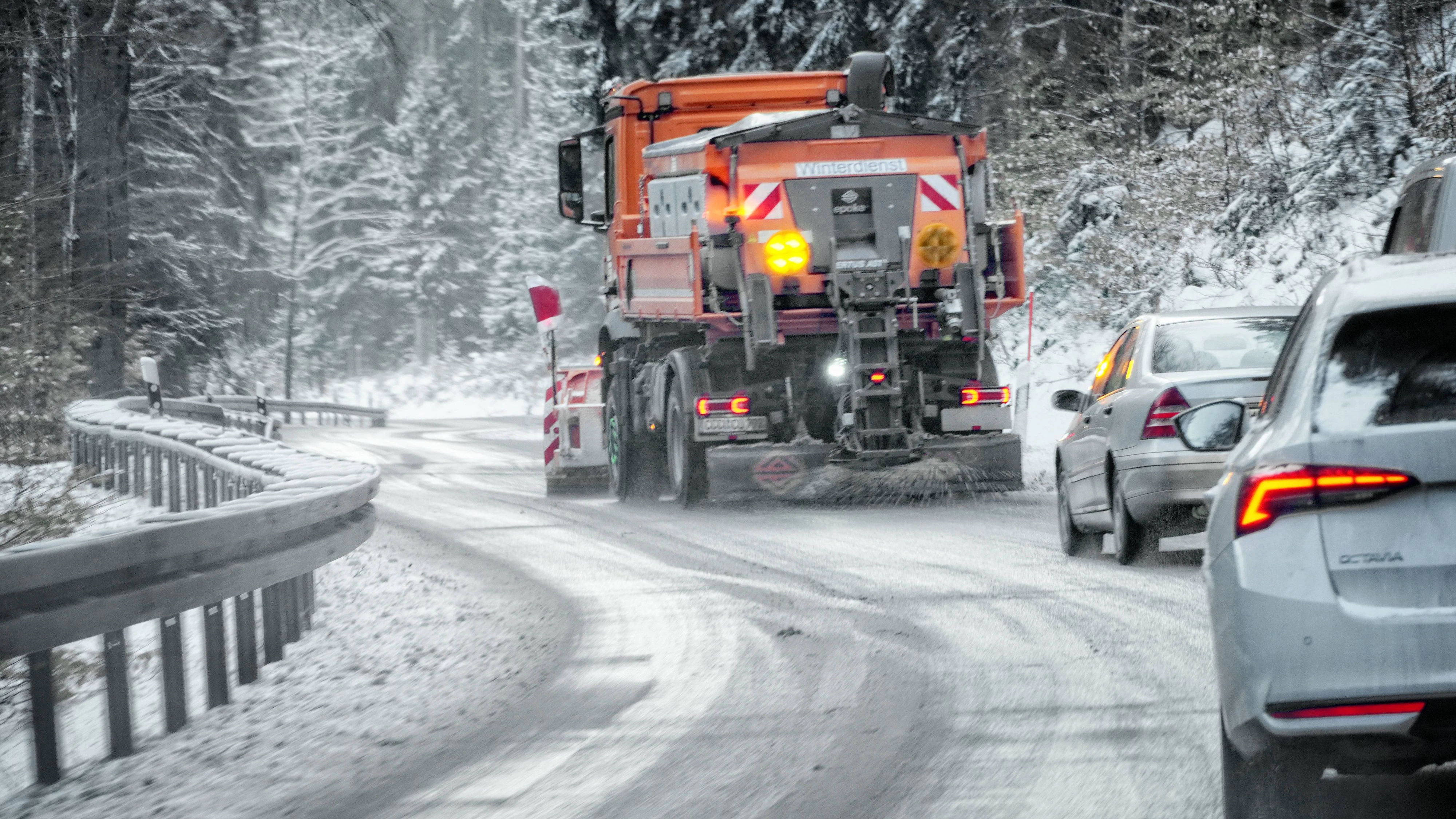 Heute.at - Schneefall bis in die Täler – wo es jetzt weiß wird