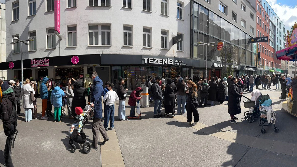 Heute.at - Wieder Ein-Euro-Aktion! Mega-Schlange in Wien-Favoriten