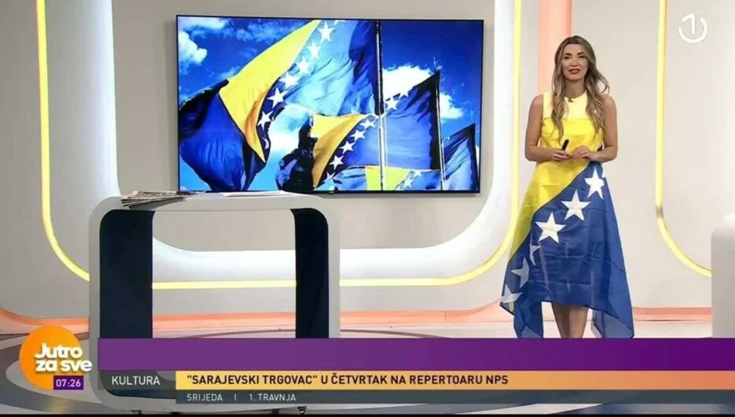 Zvezdana zeigt Flagge.