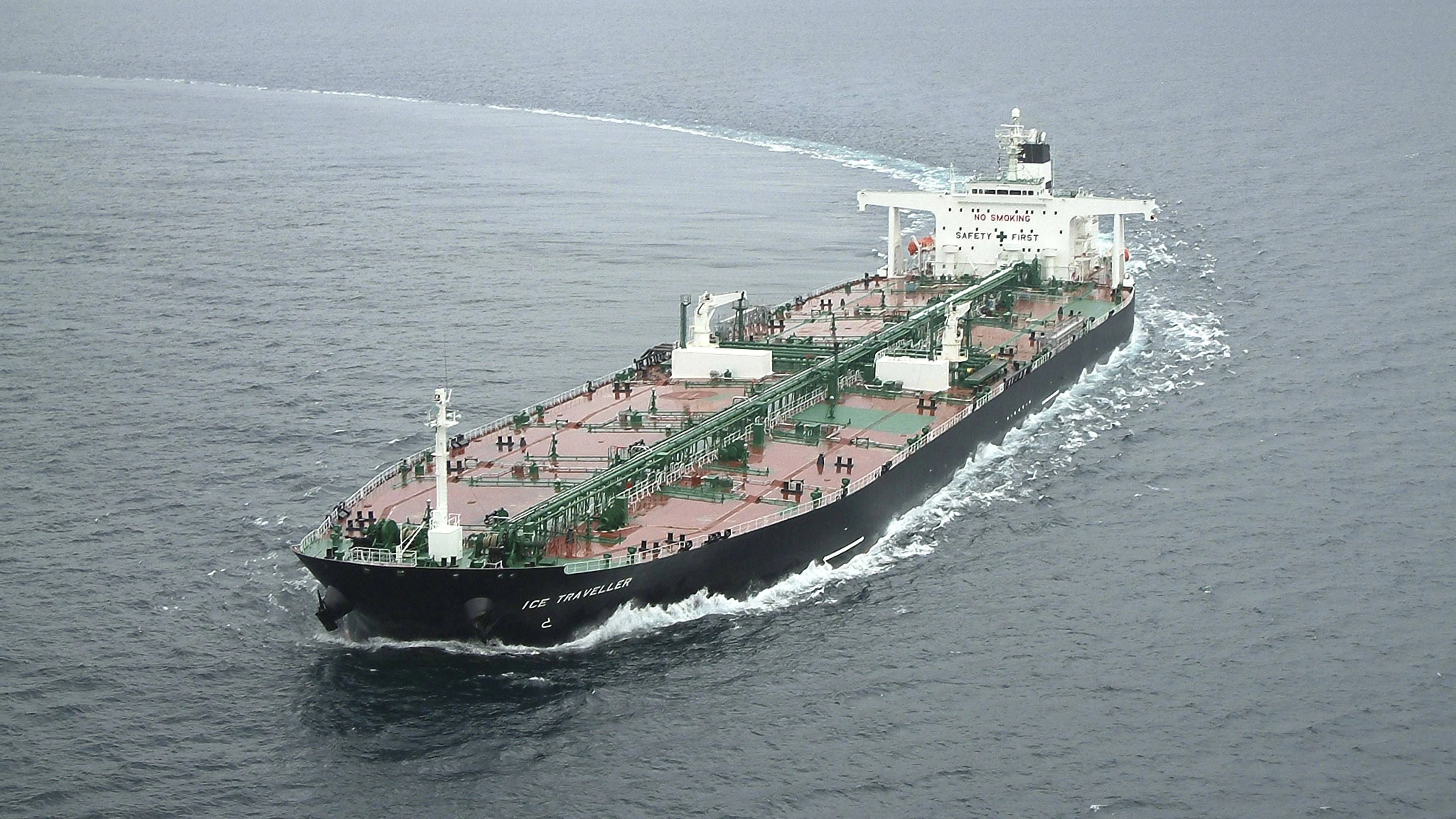 Öltanker im Atlantischen Ozean drehen plötzlich ab. Asien zahlt für ihre Lieferung deutlich mehr.