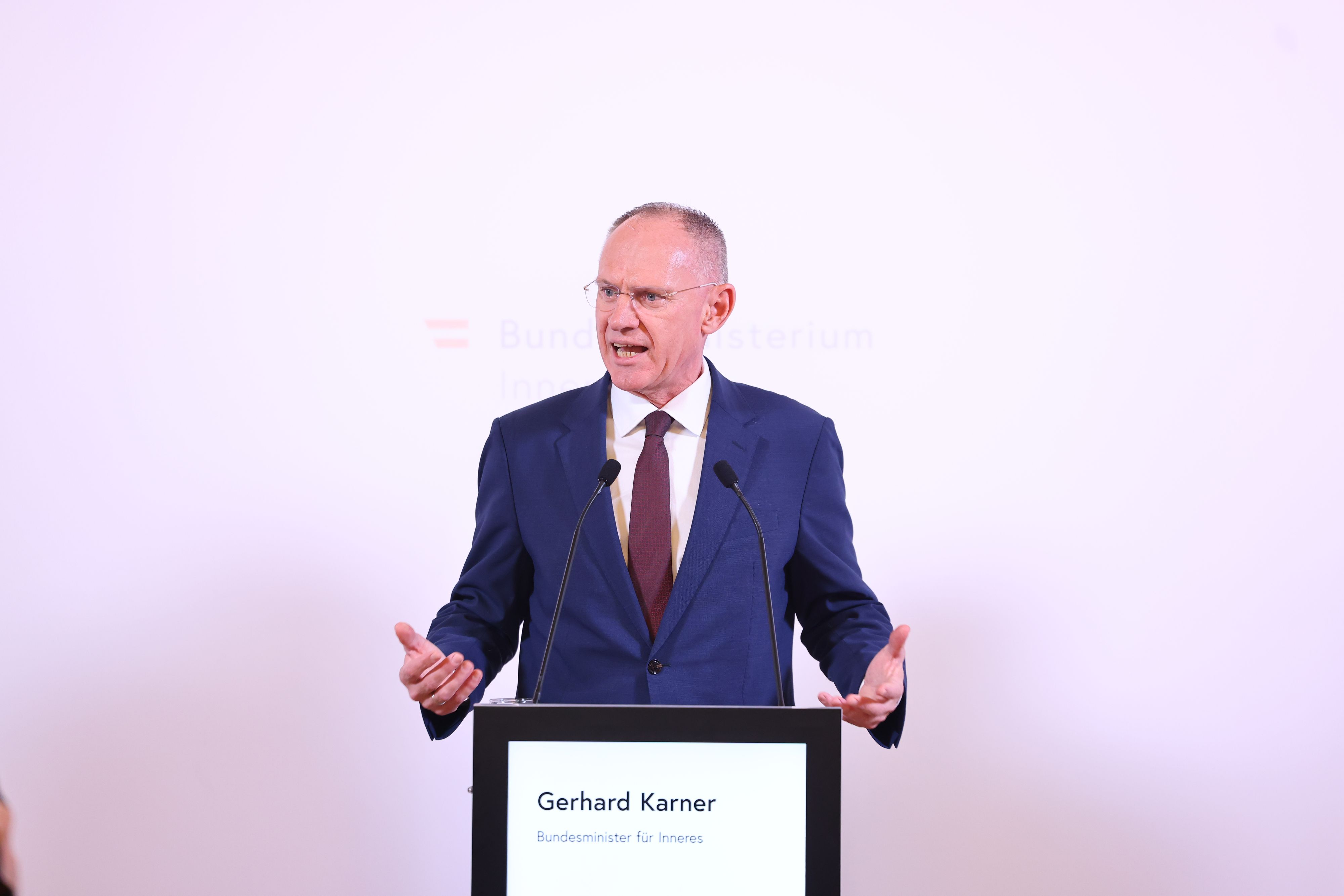 Heute.at - Minister: Unsere Regeln gelten auch für 10-Jährige