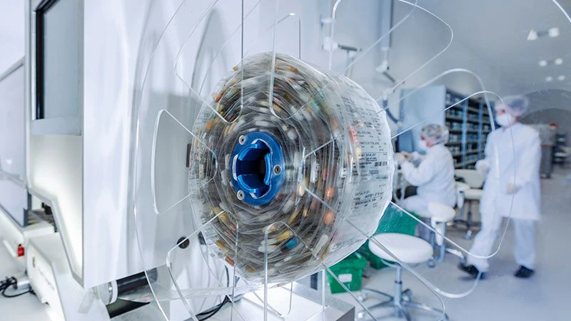 Schön sortiert: Die Blisterrolle in der Produktion.